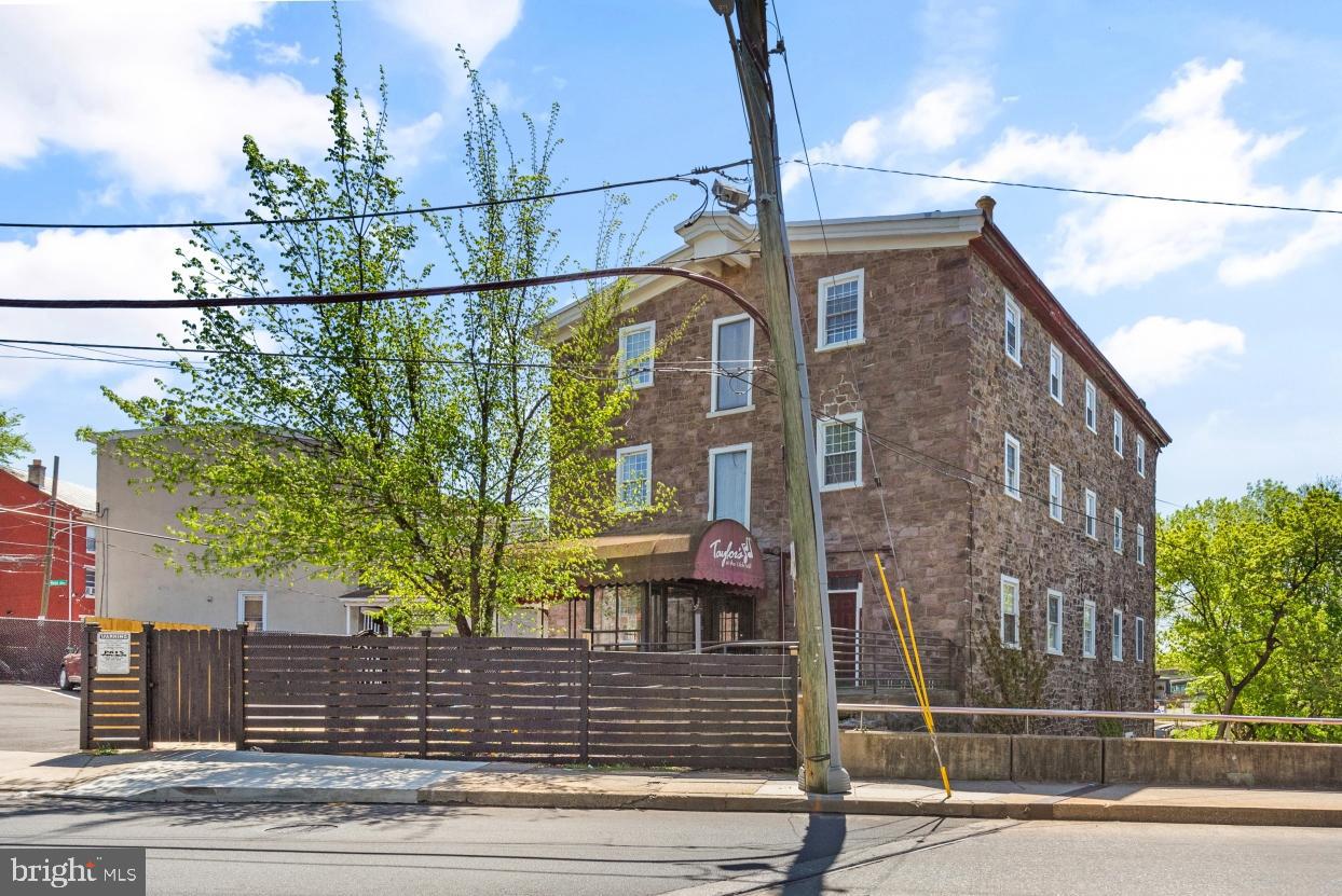 200 W MARSHALL STREET