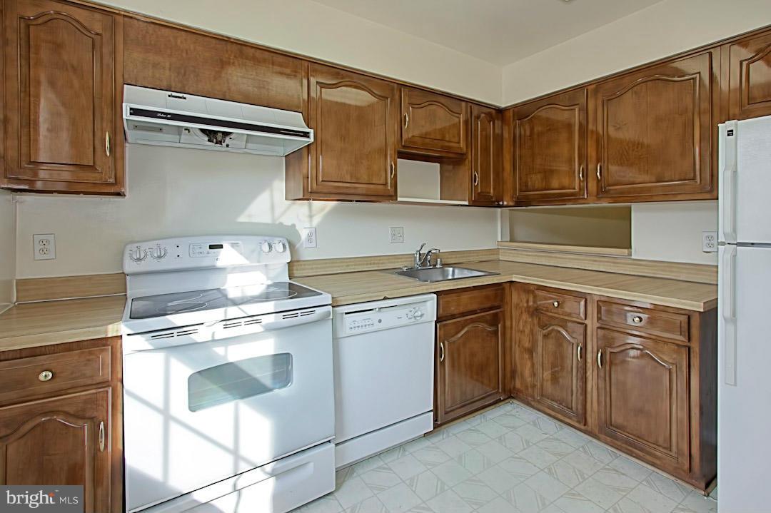 COLIN PLACE - Residential Lease