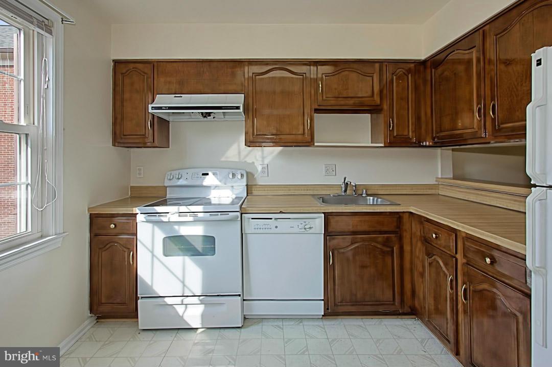 COLIN PLACE - Residential Lease