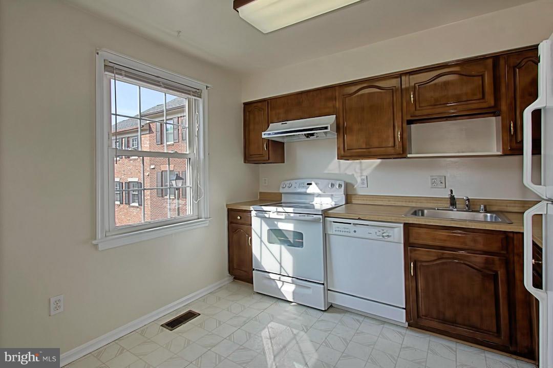 COLIN PLACE - Residential Lease