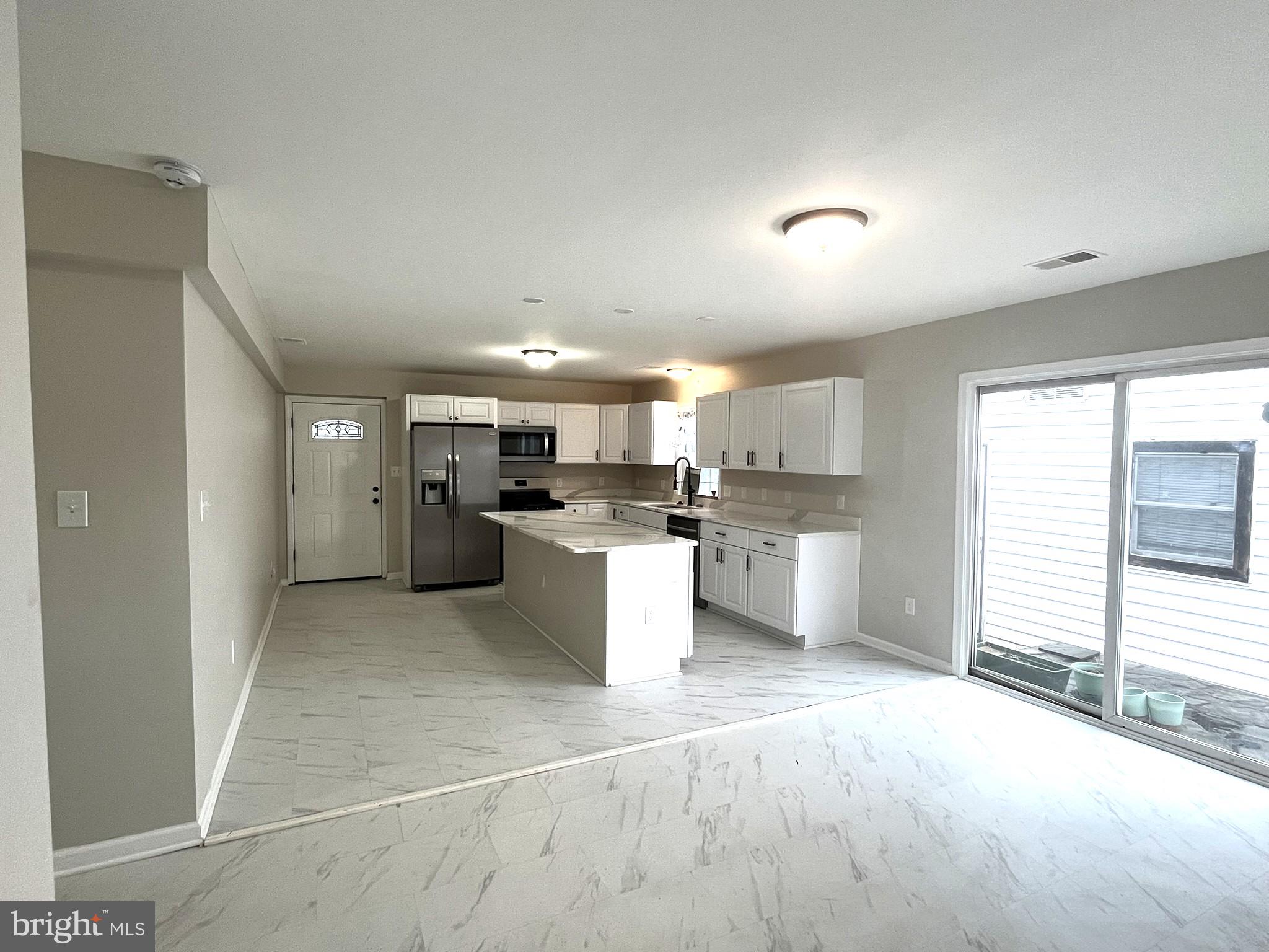 RIVERDALE - Residential