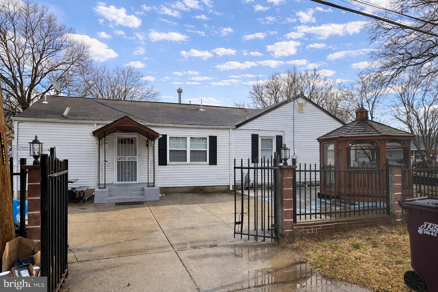 RIVERDALE - Residential