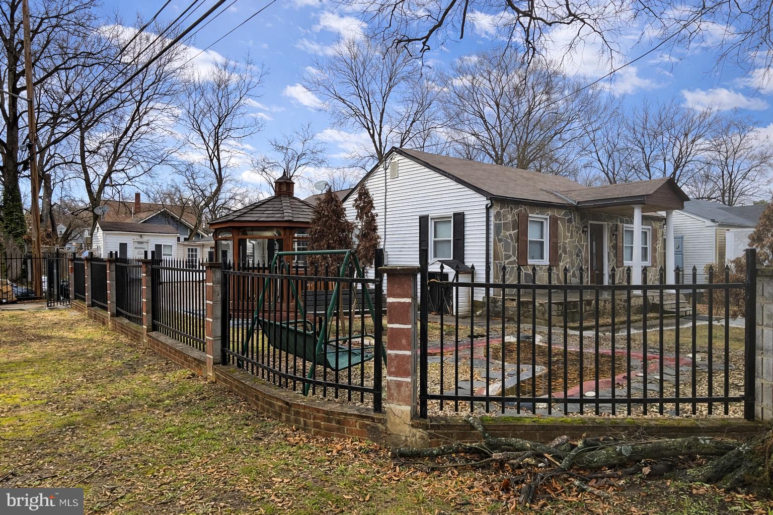 RIVERDALE - Residential