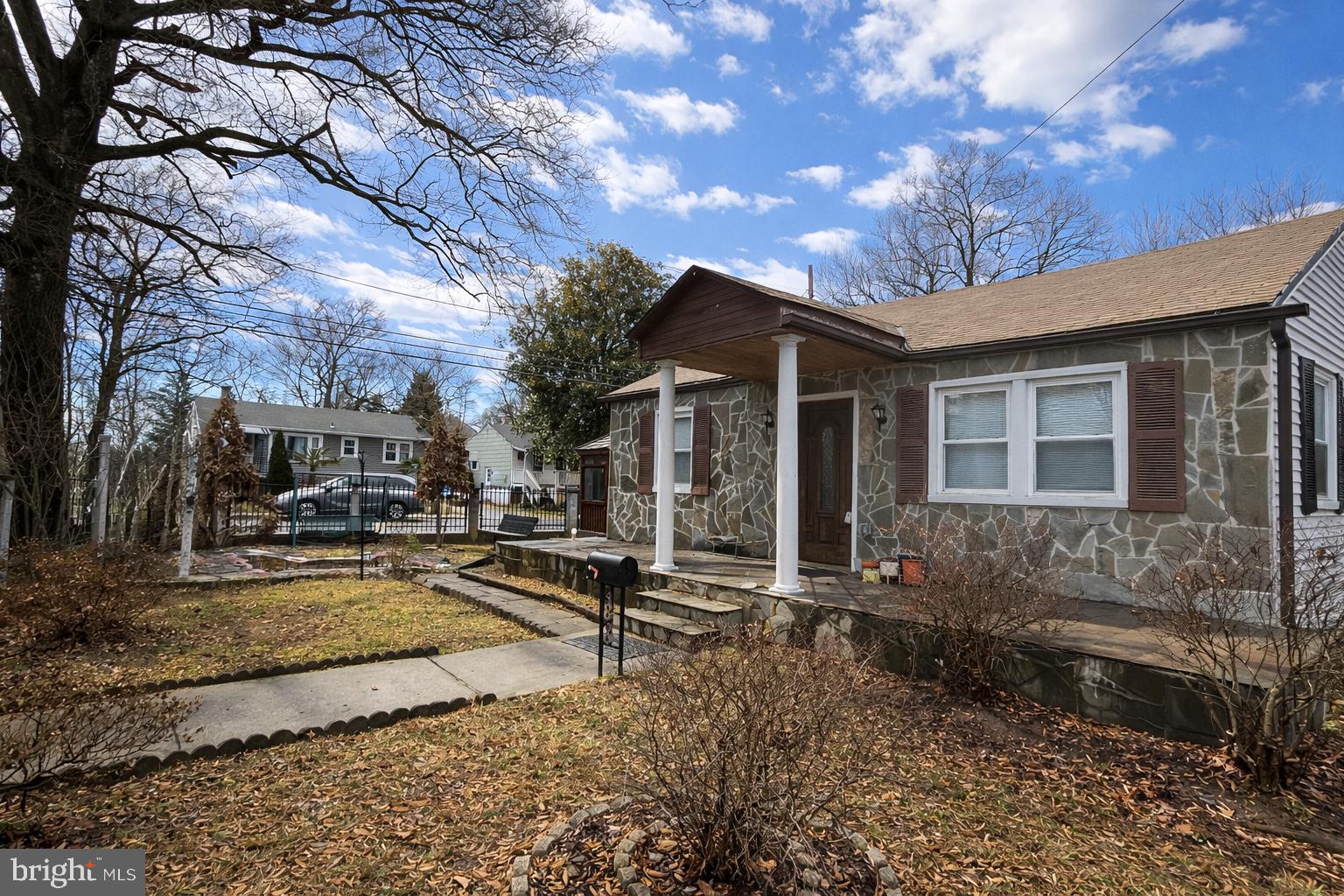 RIVERDALE - Residential