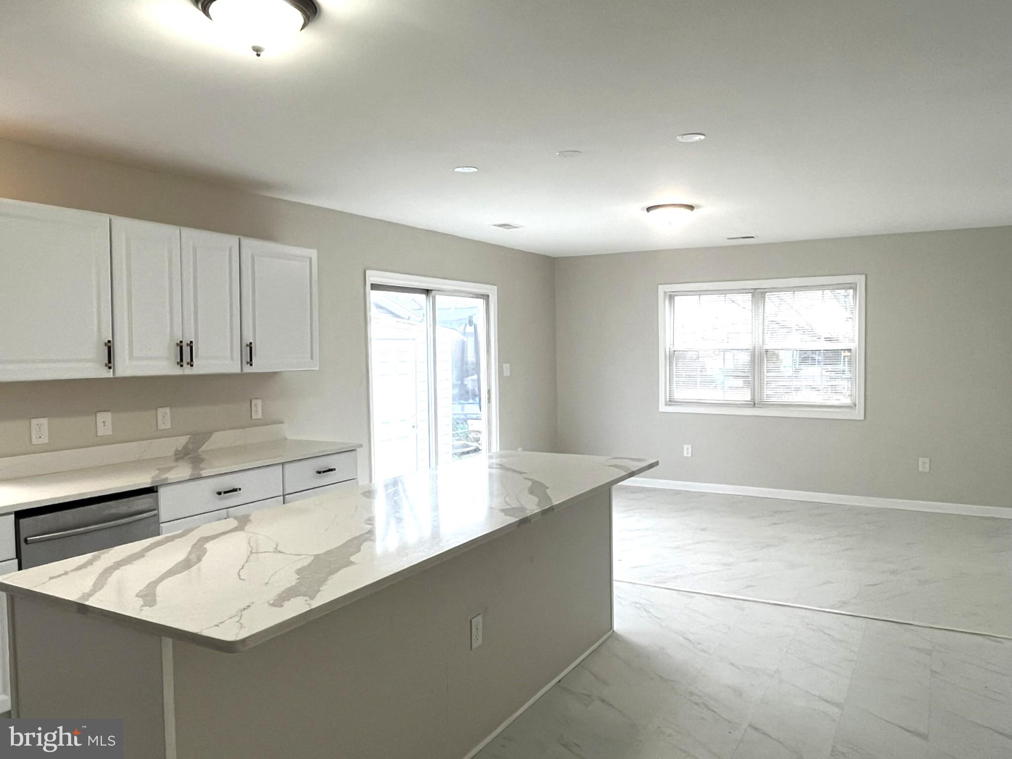 RIVERDALE - Residential