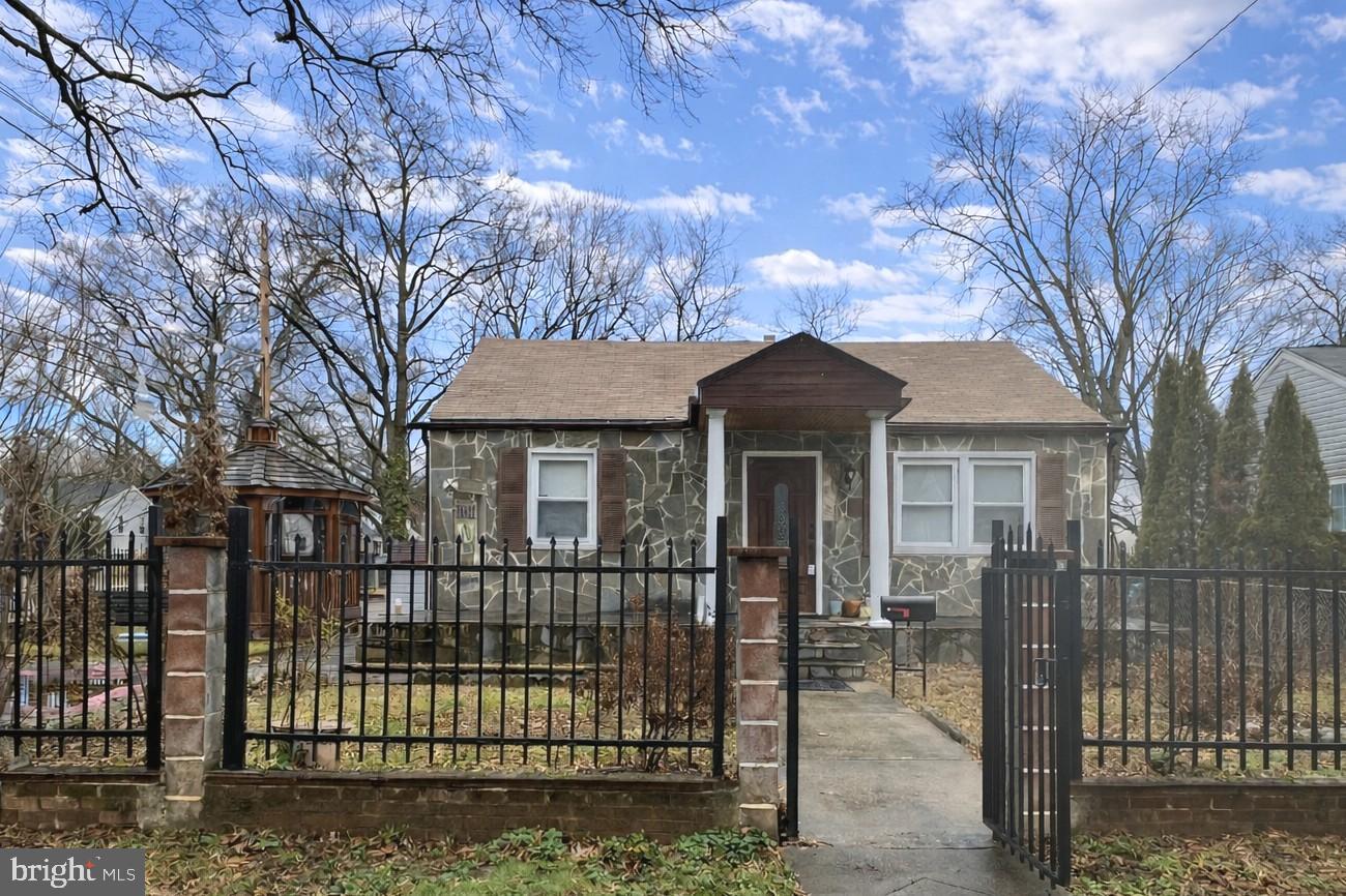 RIVERDALE - Residential