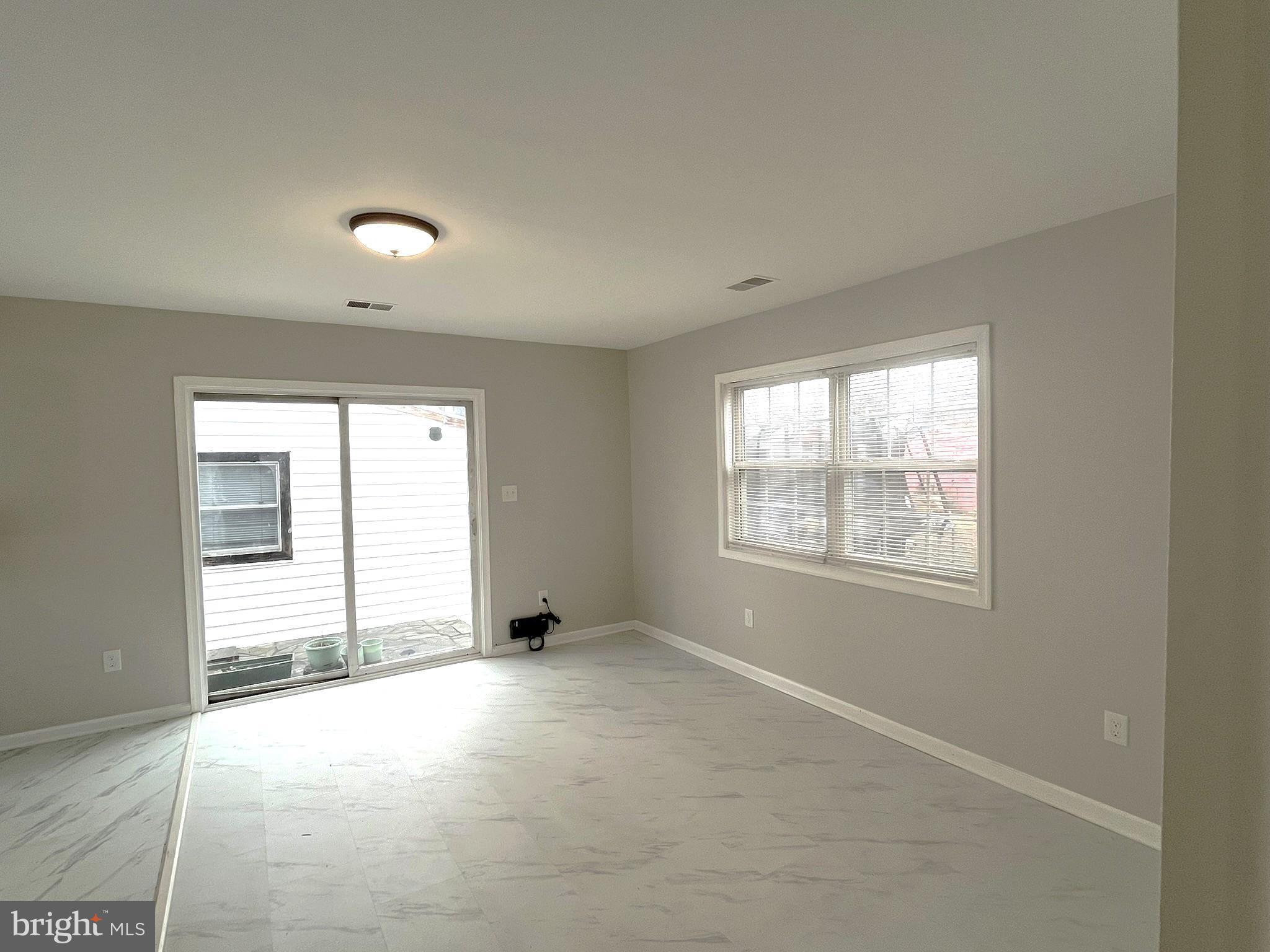 RIVERDALE - Residential