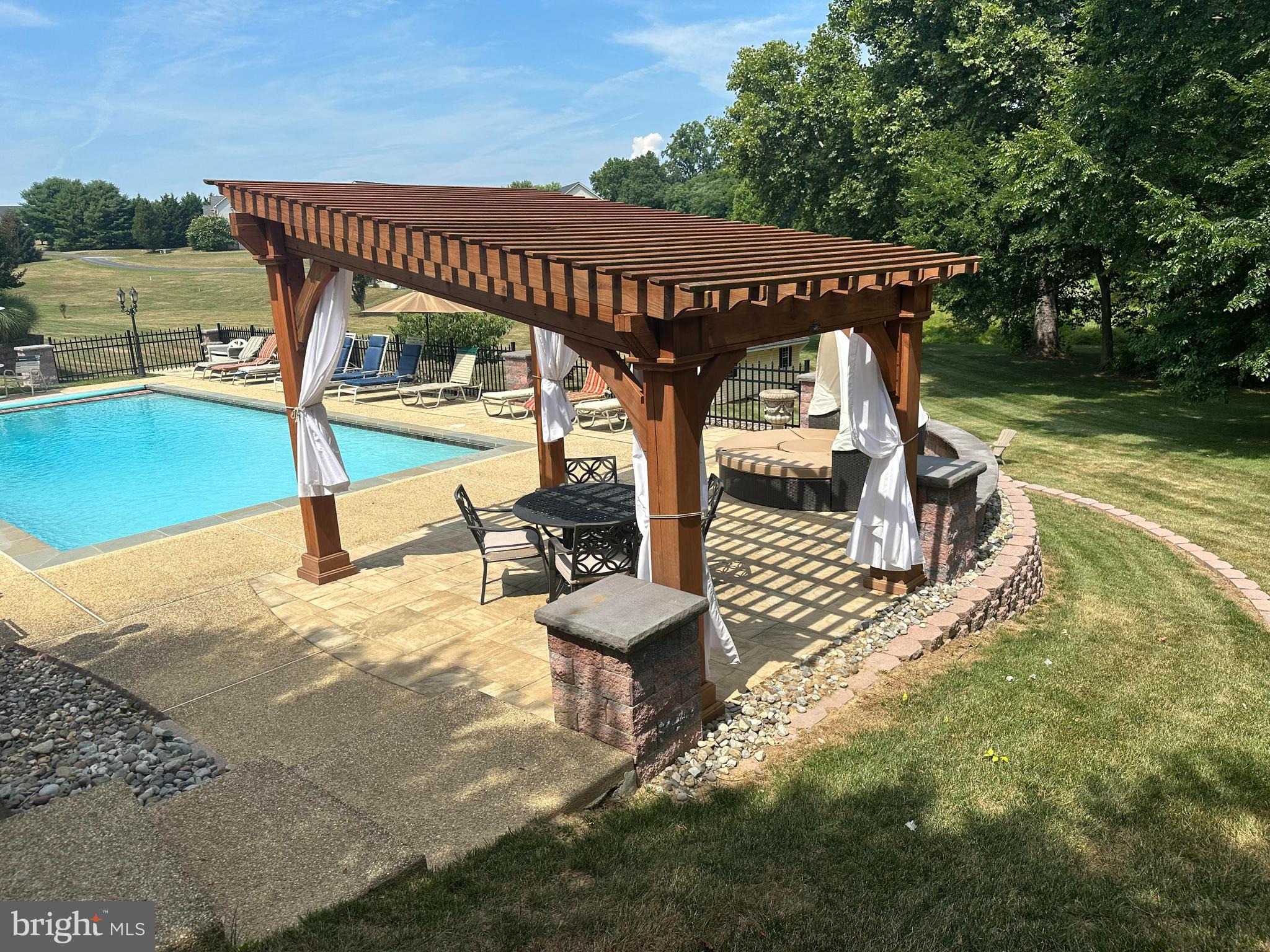 FAIRVIEW FARM - Residential