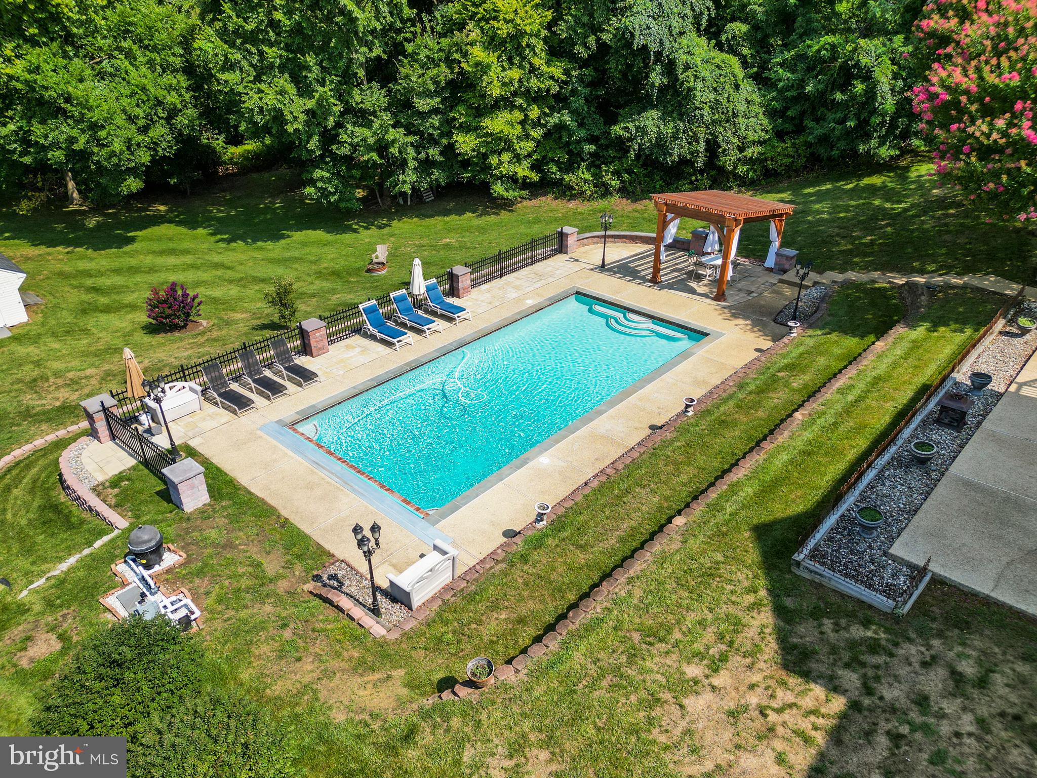 FAIRVIEW FARM - Residential