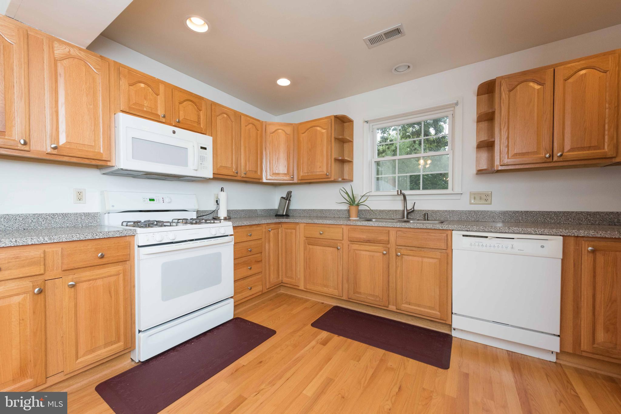 LEEWAY HEIGHTS - Residential Lease