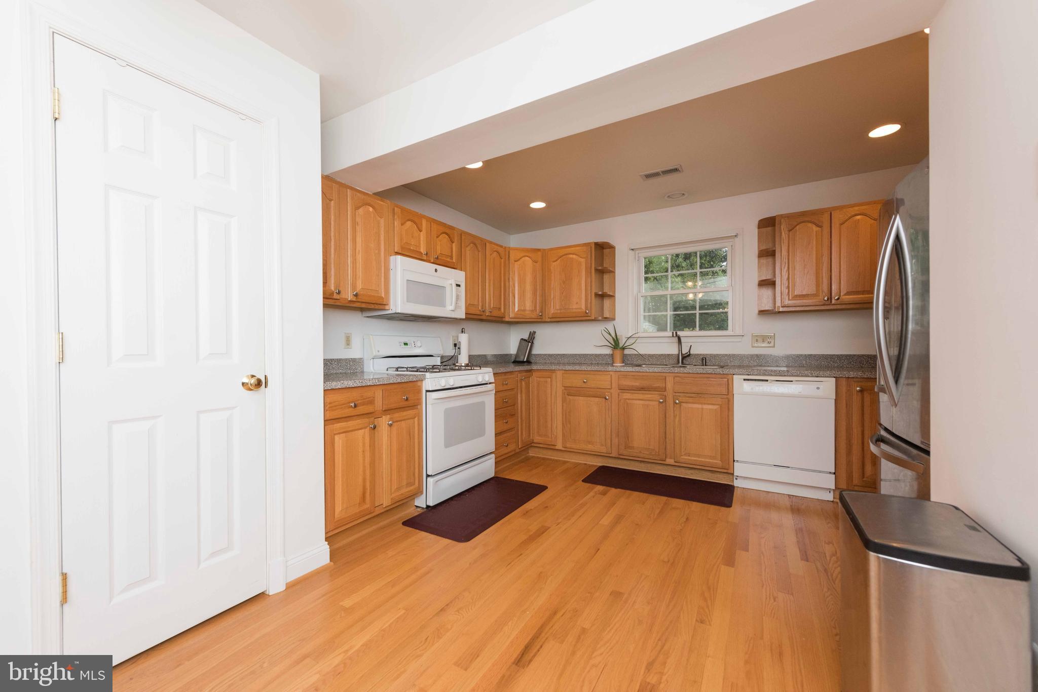 LEEWAY HEIGHTS - Residential Lease