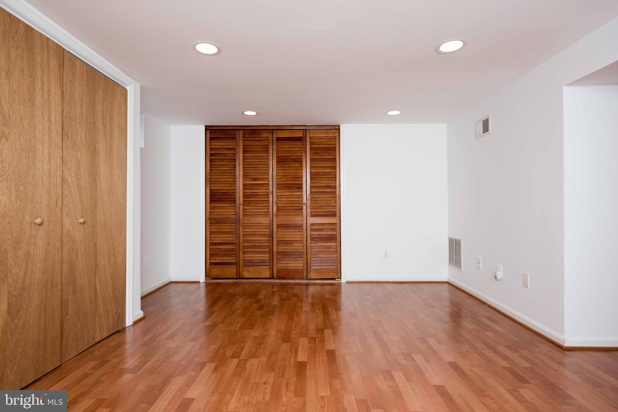 LEEWAY HEIGHTS - Residential Lease