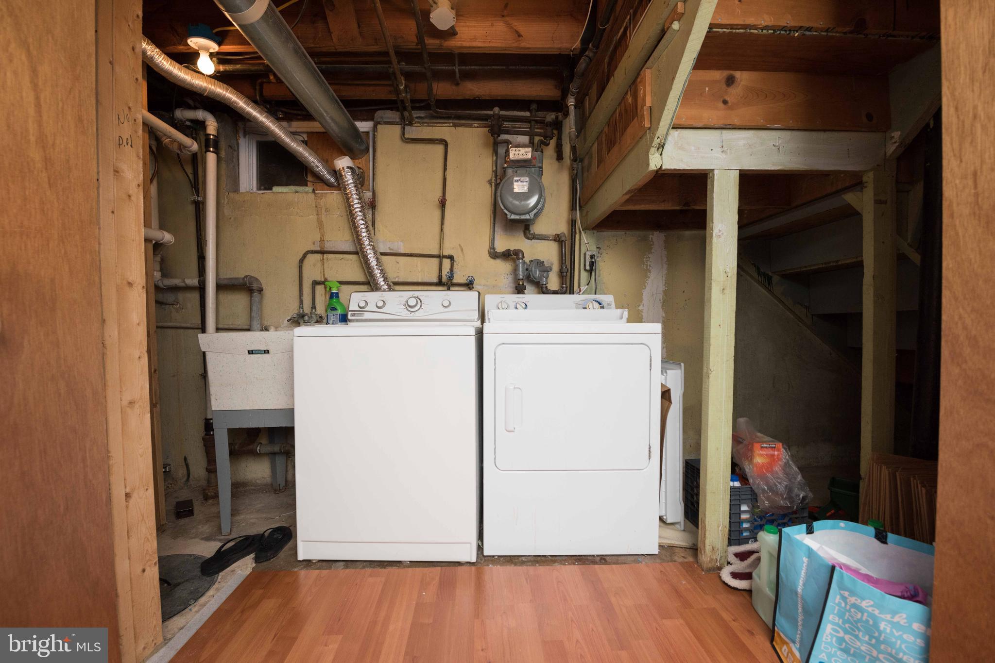 LEEWAY HEIGHTS - Residential Lease