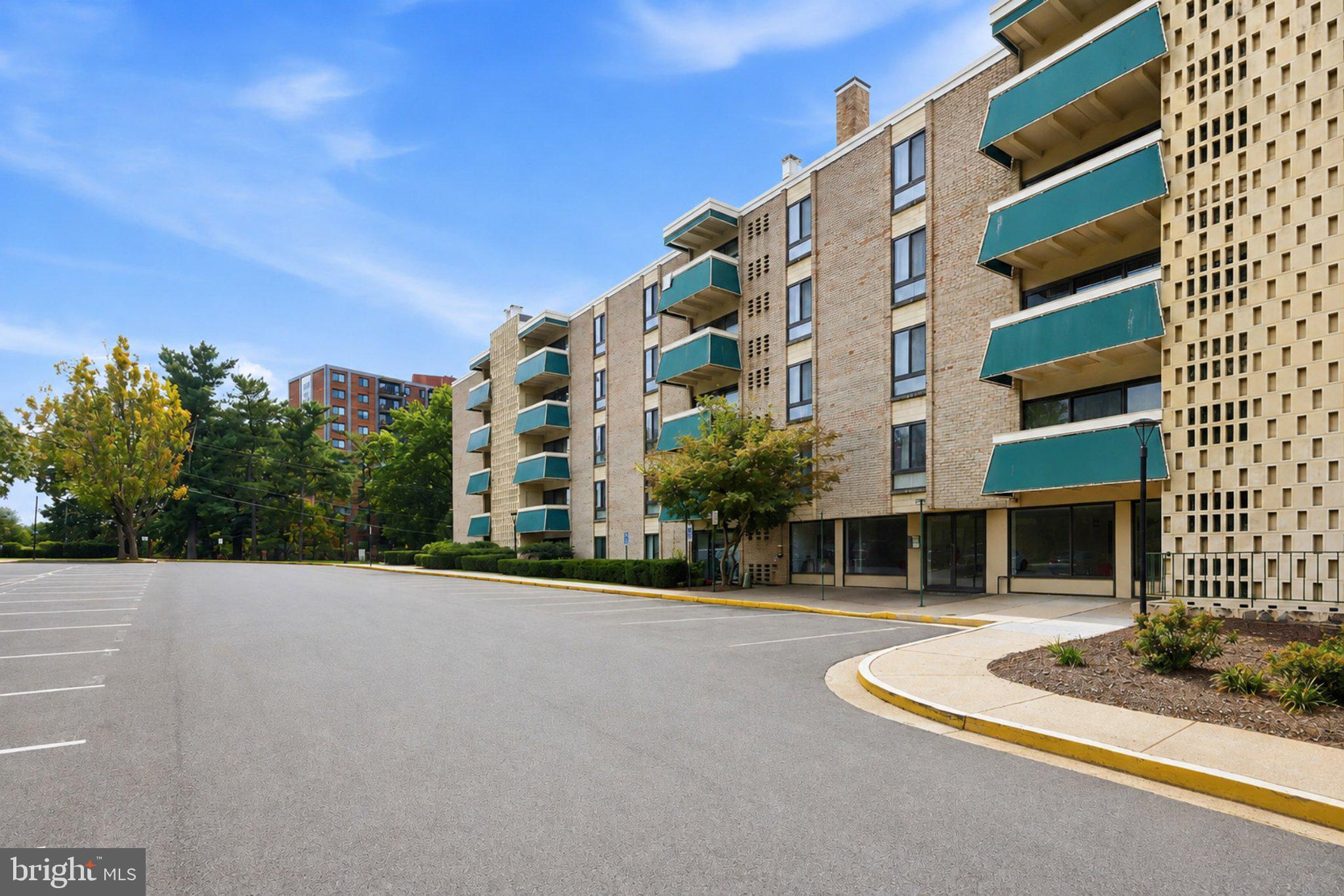 6133 LEESBURG PIKE 109