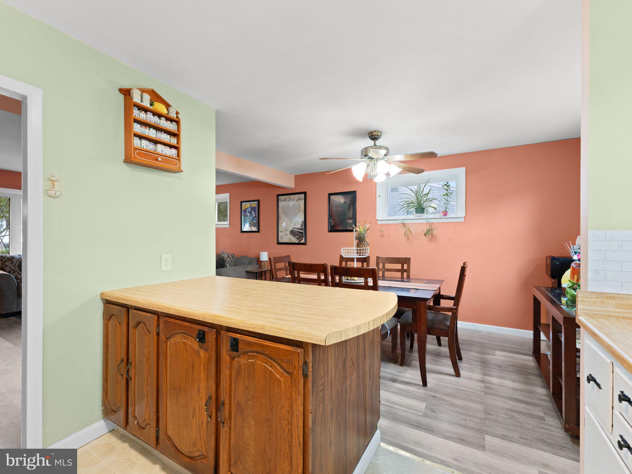 205 W CRESTWOOD AVENUE