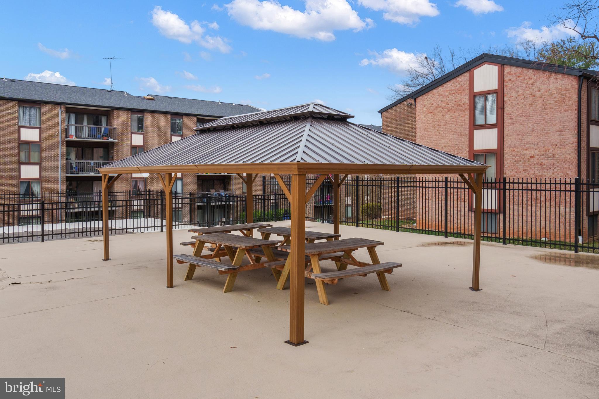 HAWTHORNE VILLAGE - Residential