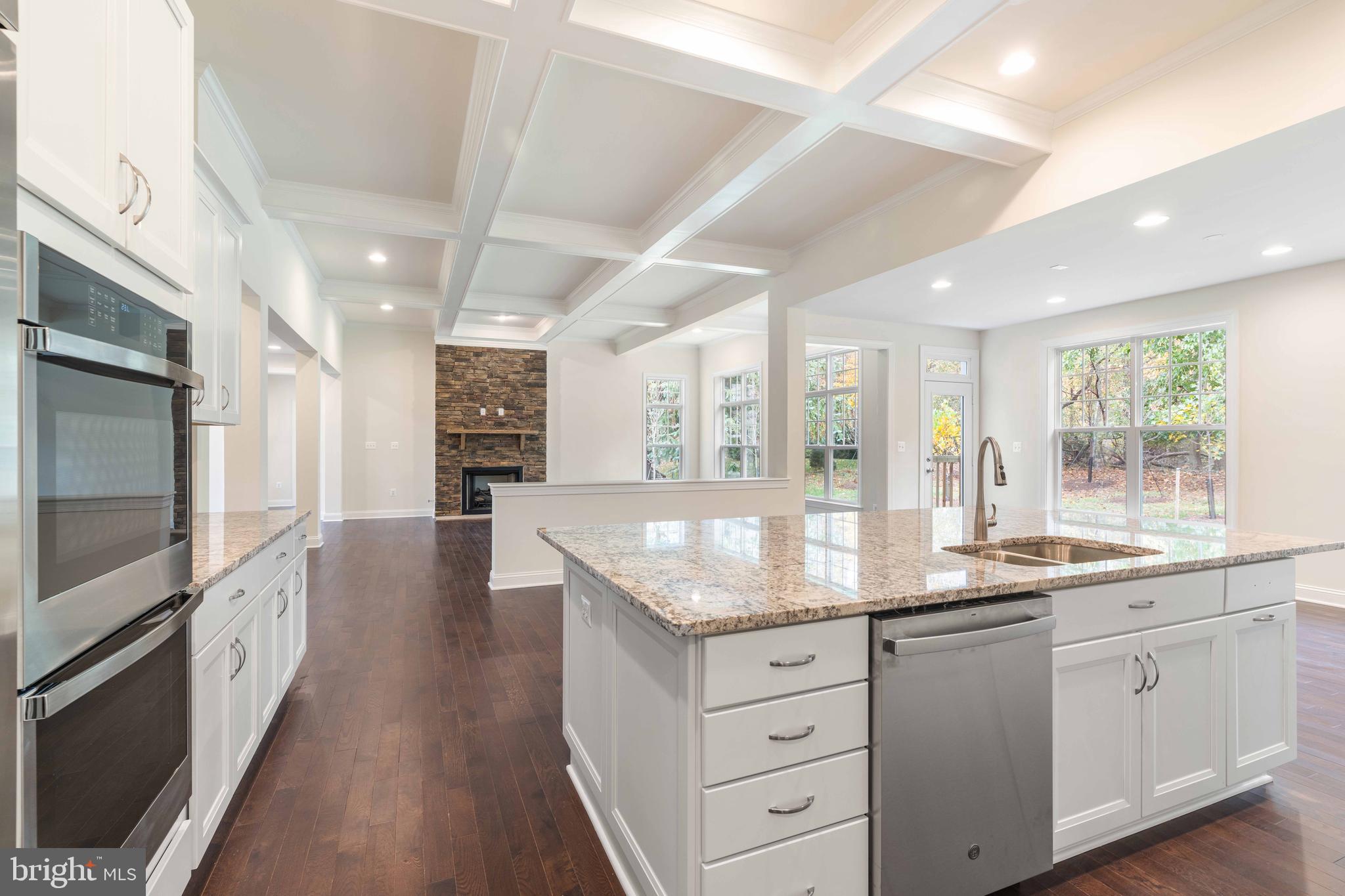 LEEHIGH VILLAGE - Residential