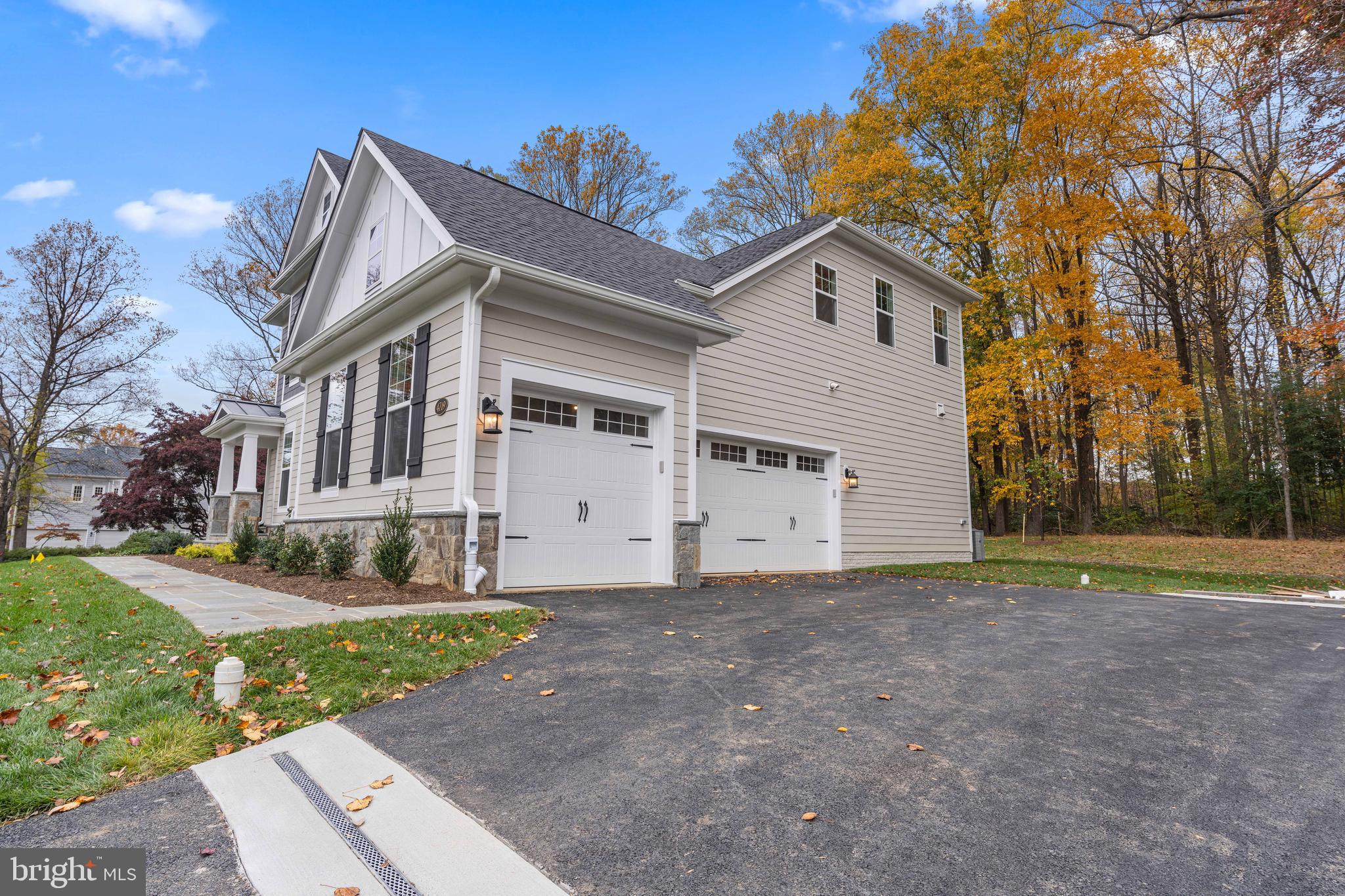 LEEHIGH VILLAGE - Residential