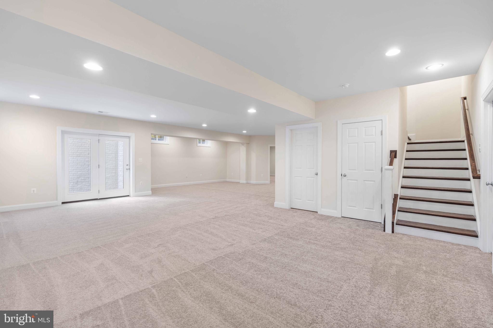 LEEHIGH VILLAGE - Residential