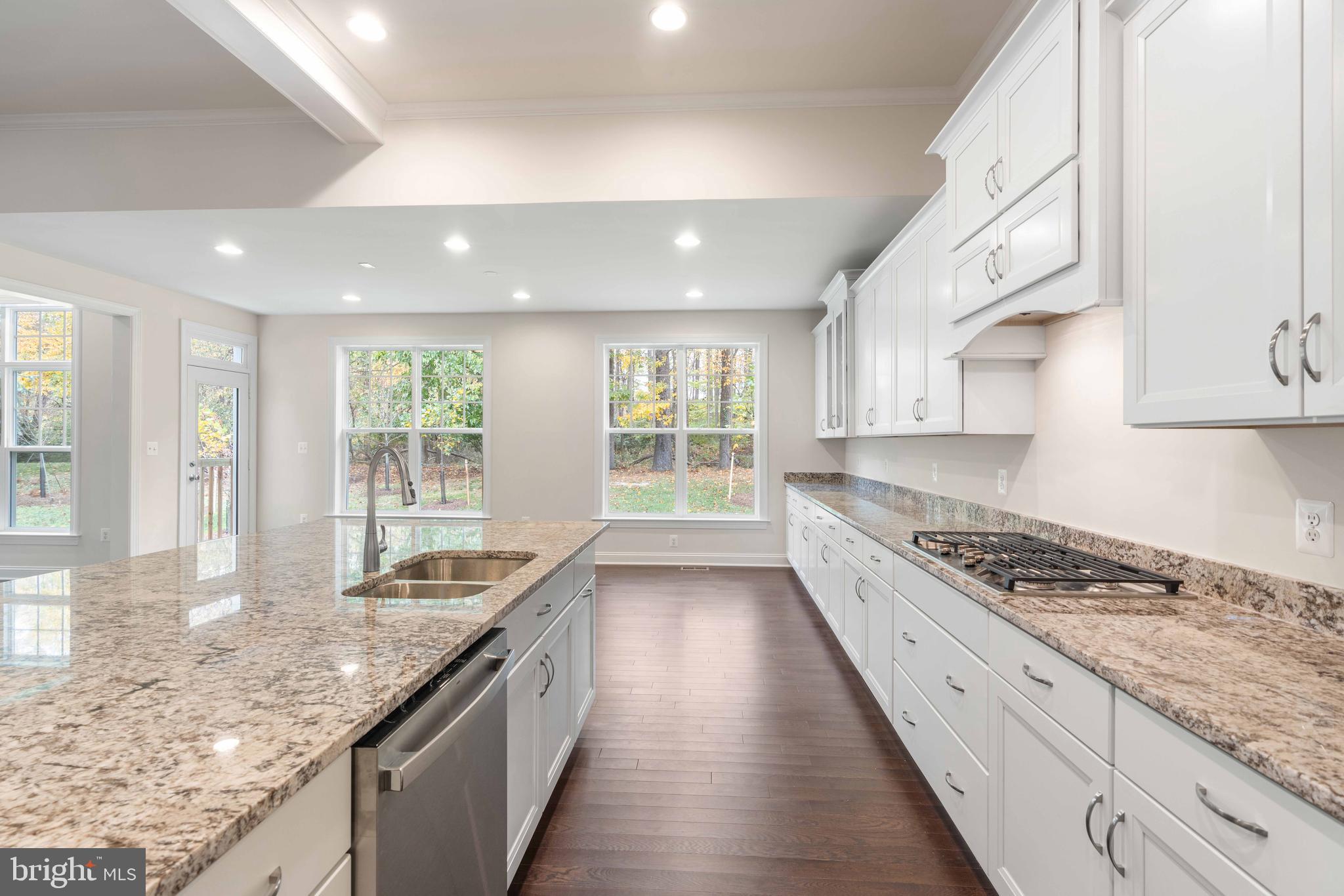 LEEHIGH VILLAGE - Residential