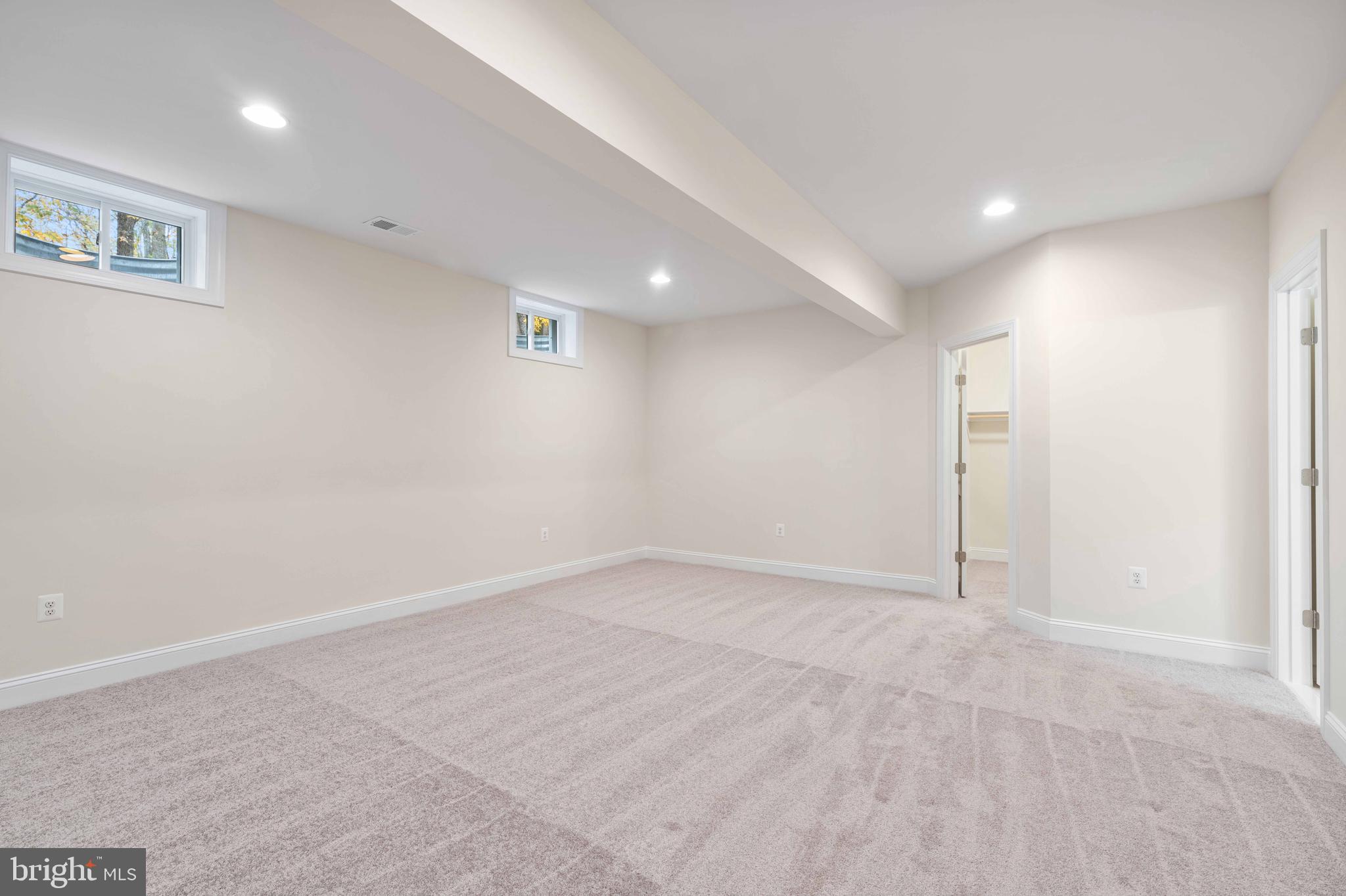 LEEHIGH VILLAGE - Residential