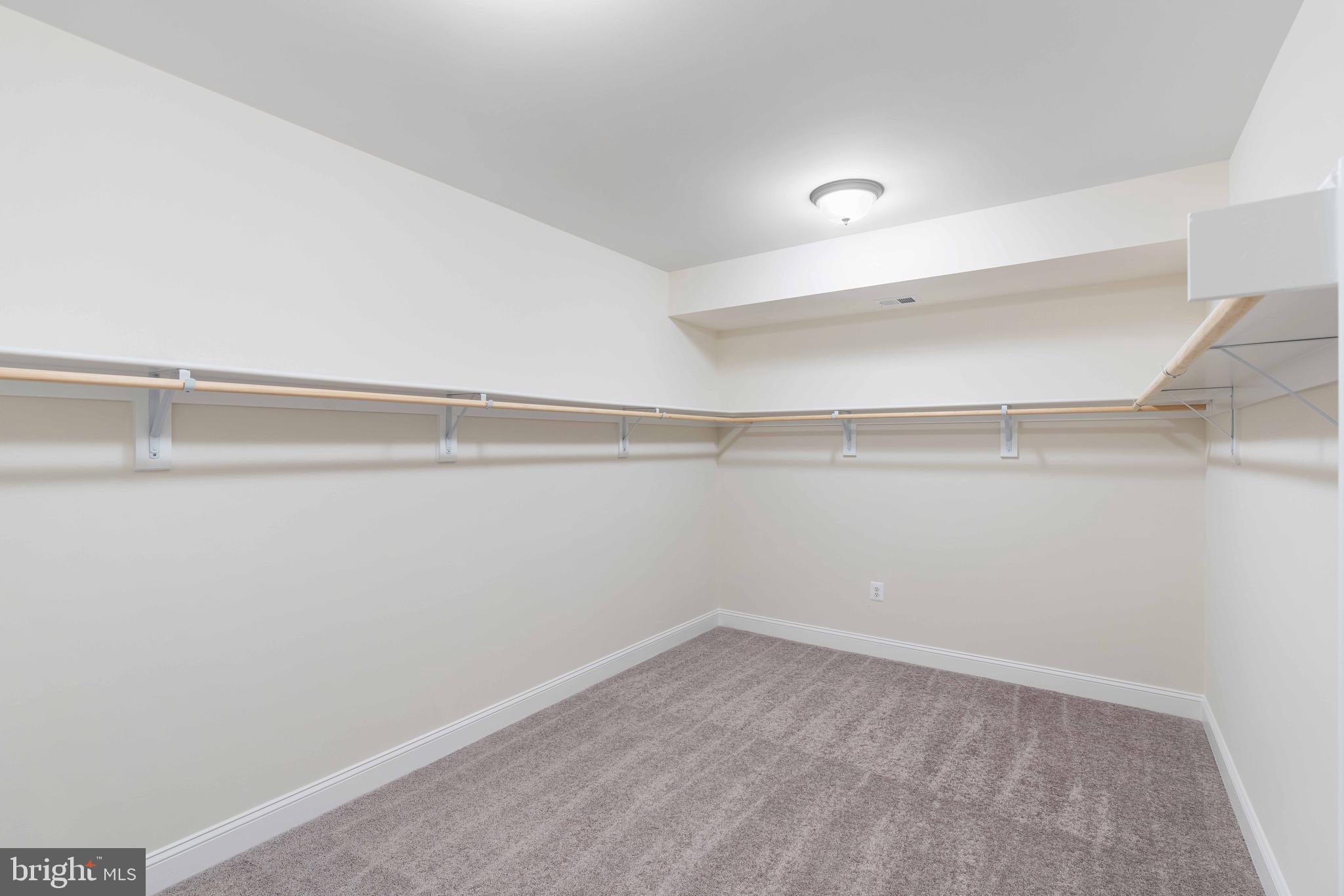 LEEHIGH VILLAGE - Residential