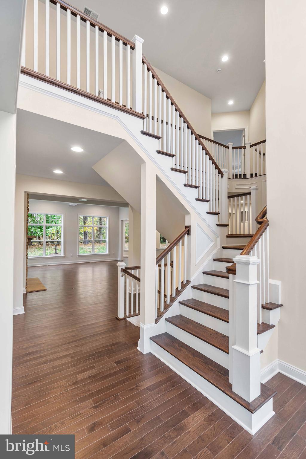 LEEHIGH VILLAGE - Residential