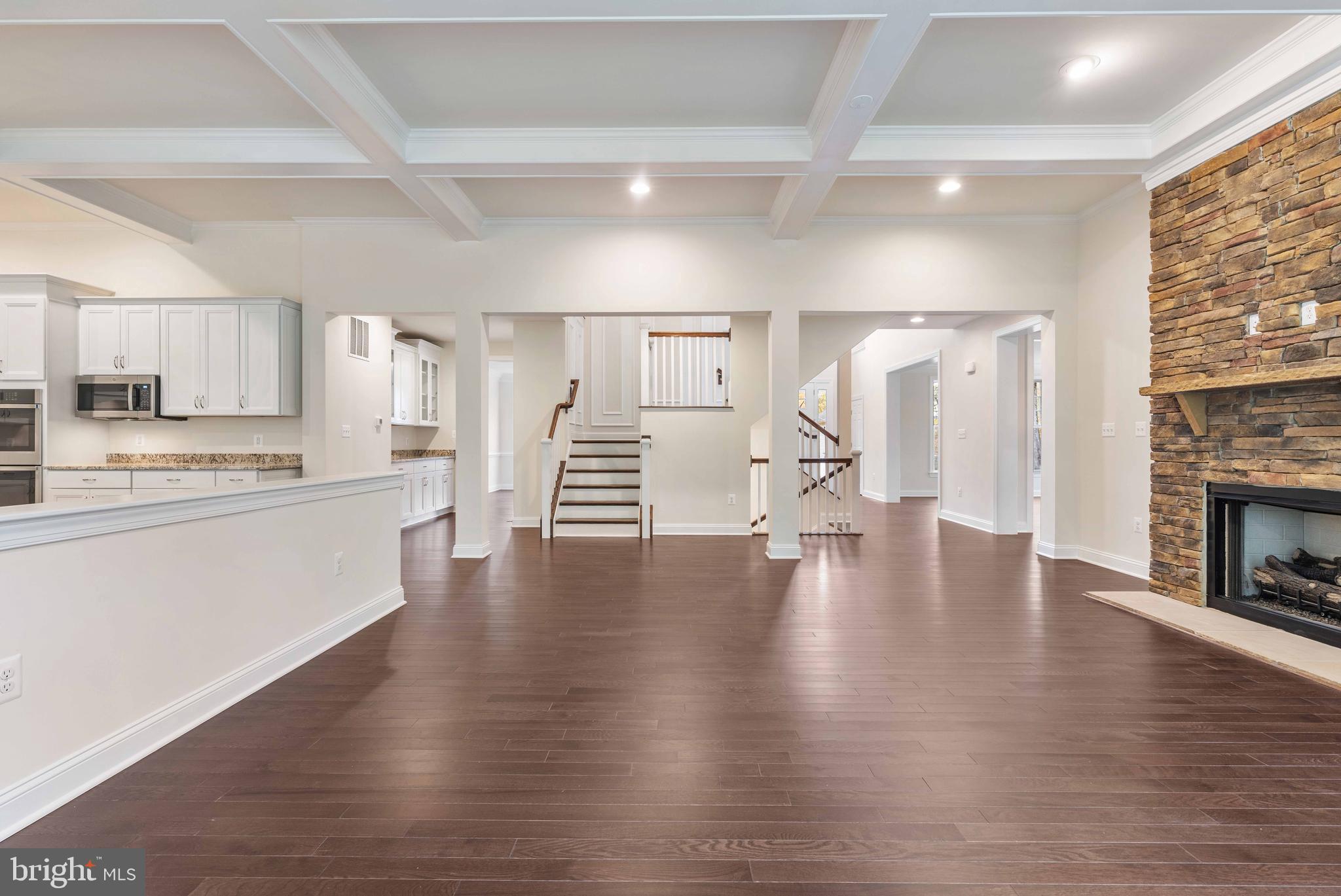 LEEHIGH VILLAGE - Residential