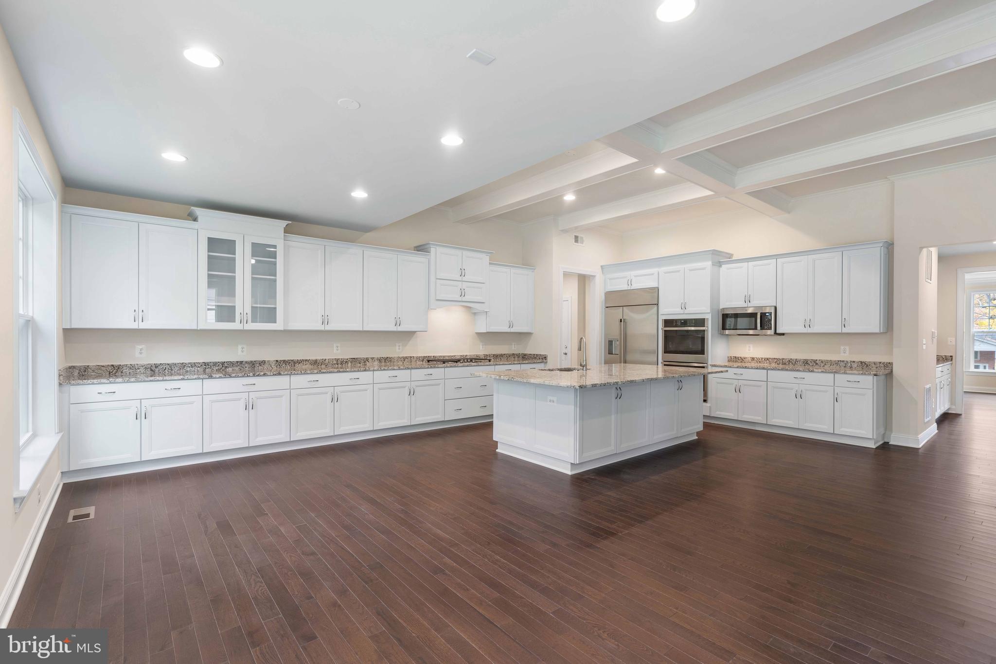 LEEHIGH VILLAGE - Residential