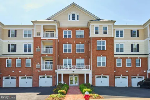 44605 York Crest Terrace Unit 403, Ashburn, VA MLS: VALO2095064