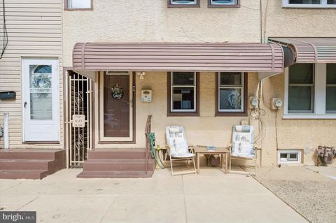 Townhouse For Sale - 18 W 3rd Street<br/> Delaware County, MARCUS HOOK, PA 19061