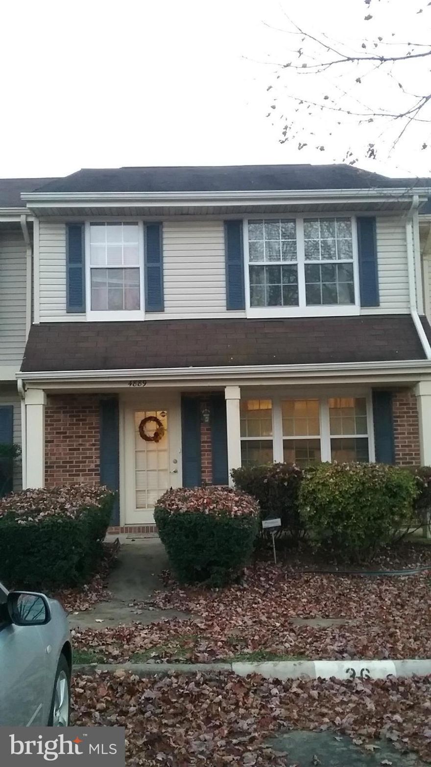 Sought-after Montclair community. Well cared for neighborhood and home. Wood floors downstairs, fenced yard, open floor plan w/spacious kitchen w/ bay window. Large en-suite in master bdr, large second full bath on second floor. Close to everything! Community amenities include lake access.