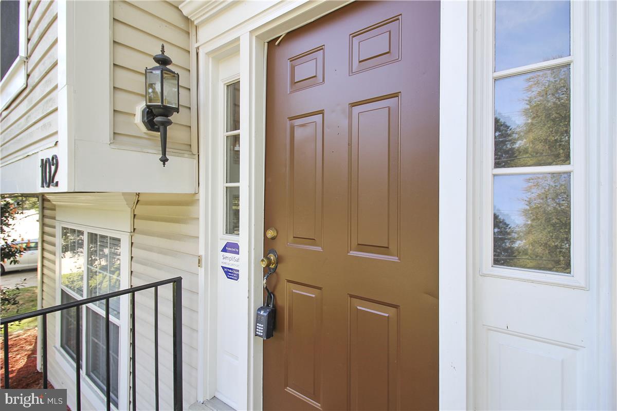 BROWNS - Residential Lease