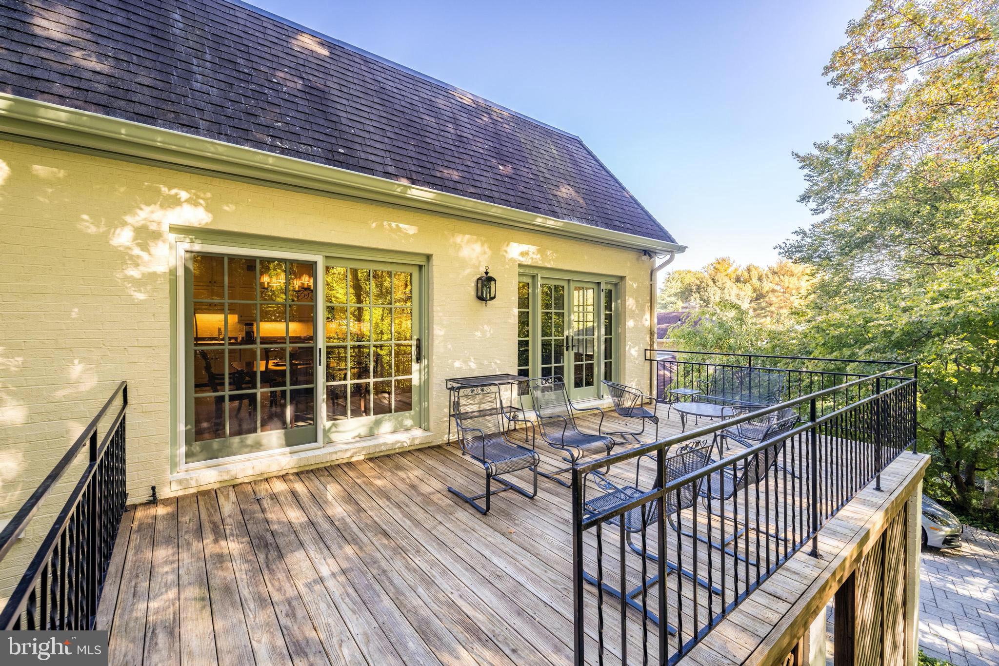 CHAIN BRIDGE FOREST - Residential