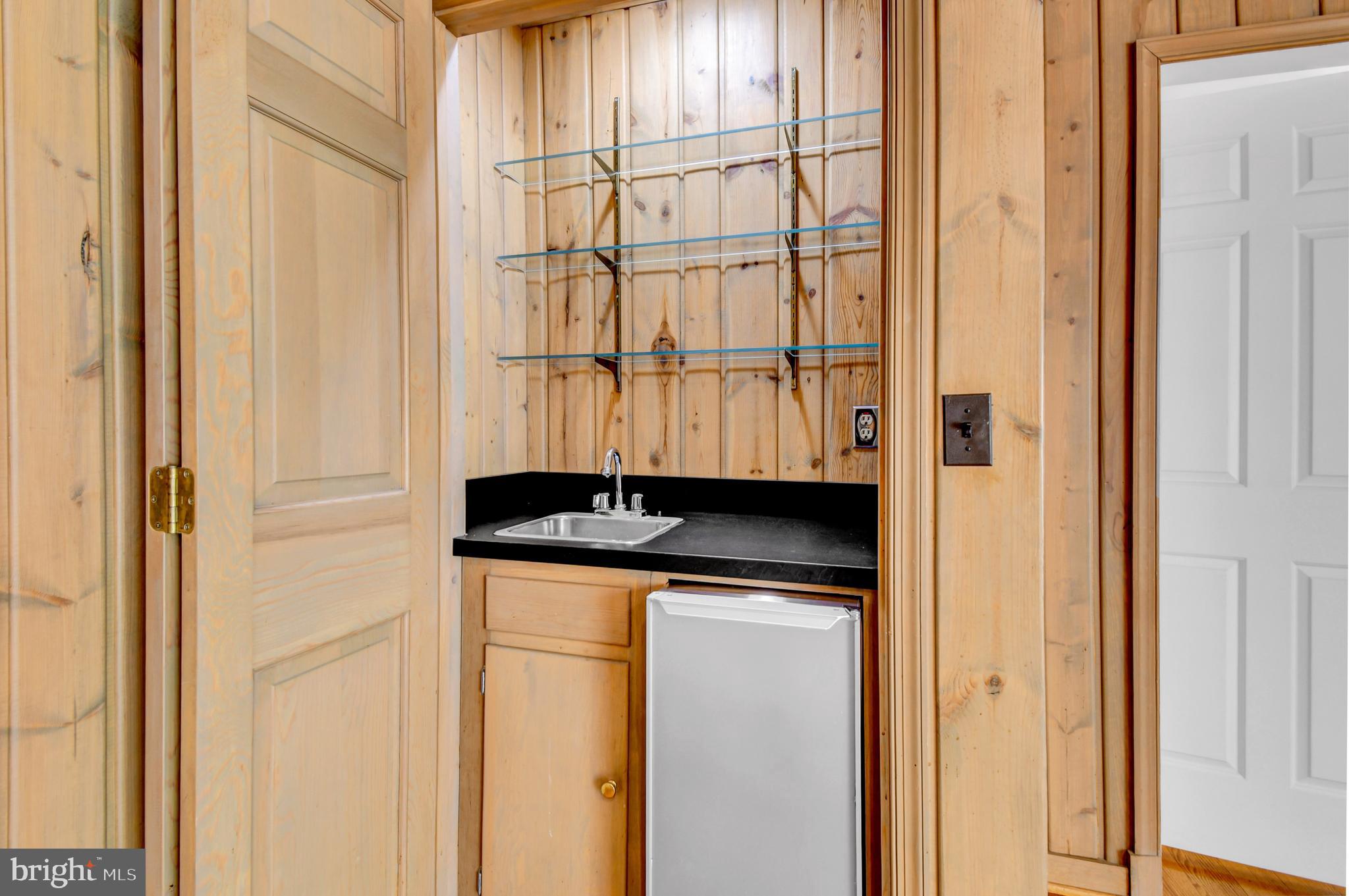 POTOMAC MANOR - Residential