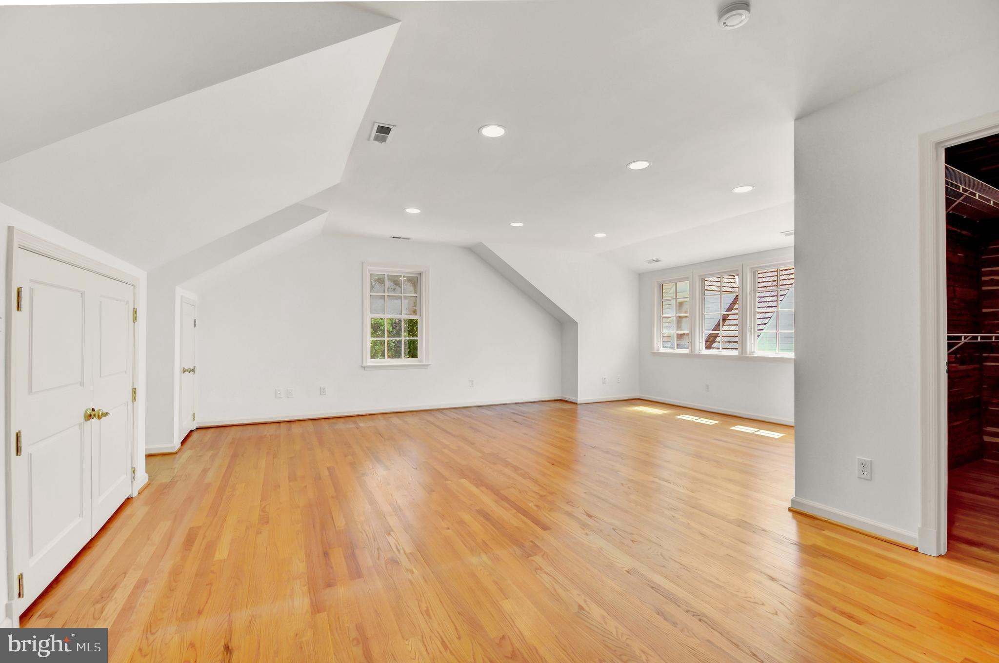 POTOMAC MANOR - Residential