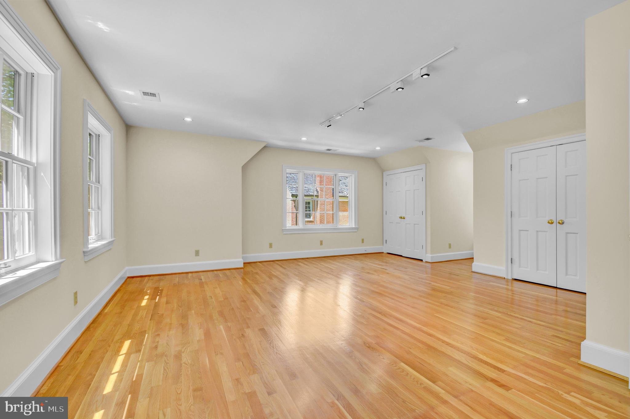 POTOMAC MANOR - Residential