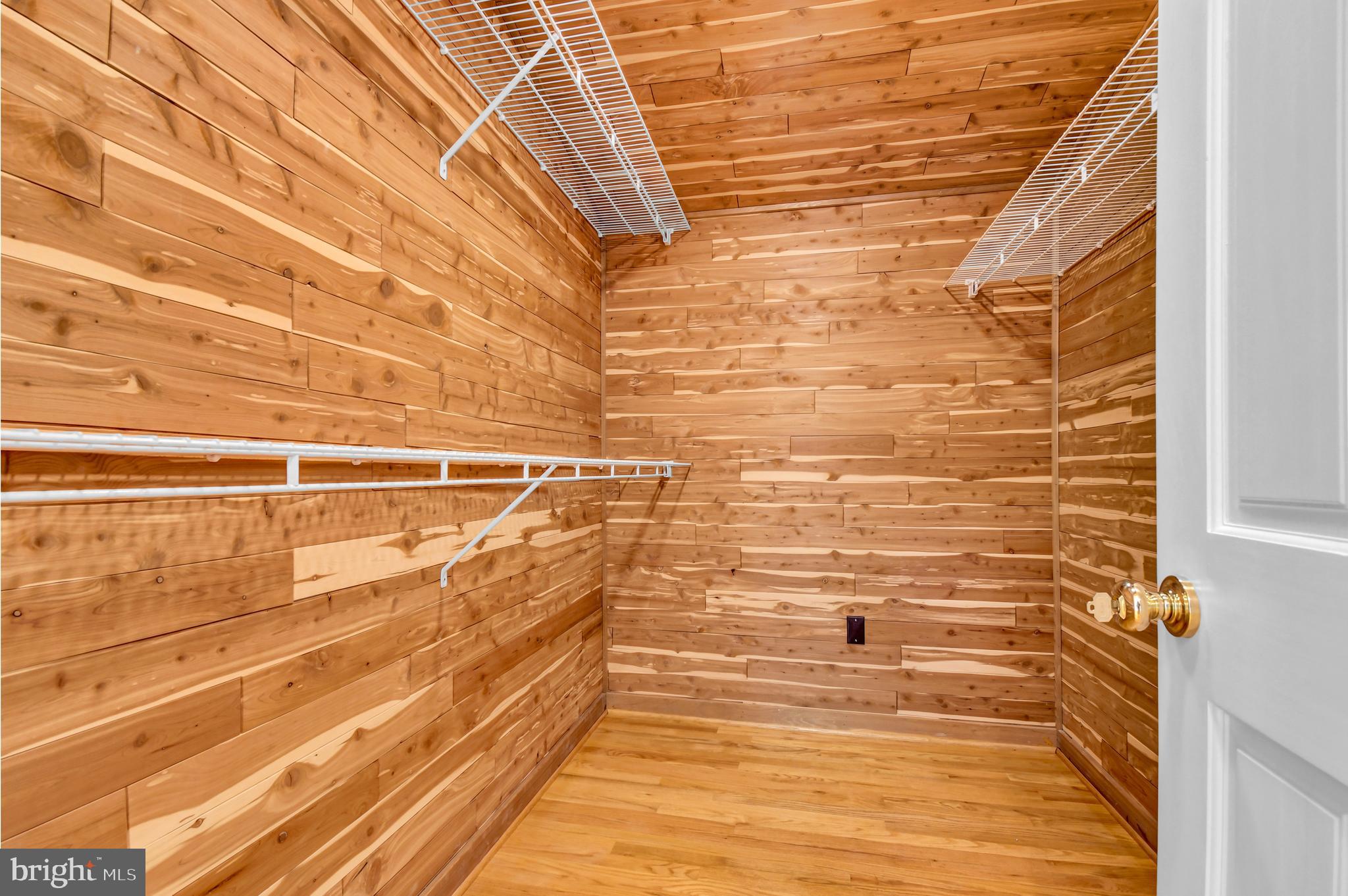 POTOMAC MANOR - Residential