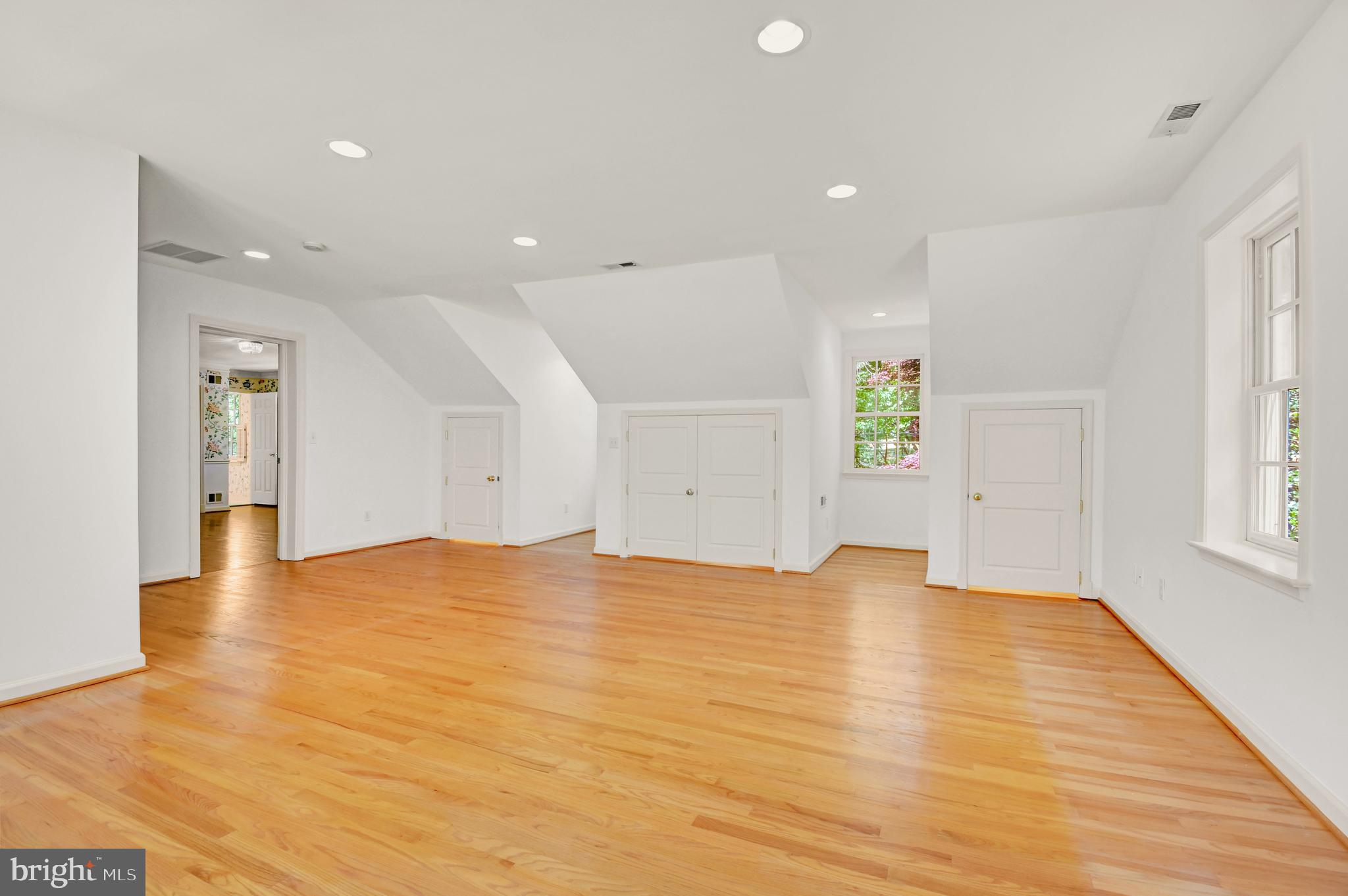 POTOMAC MANOR - Residential