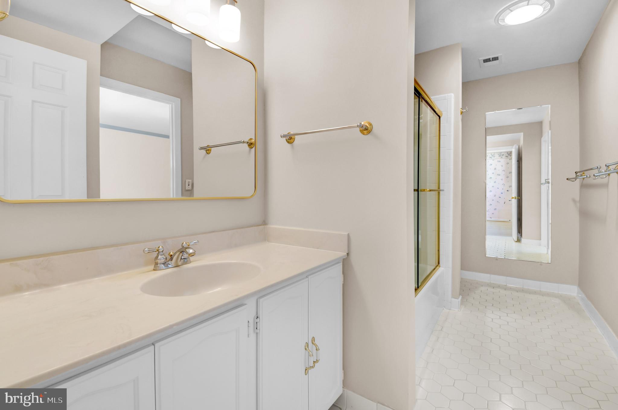 POTOMAC MANOR - Residential