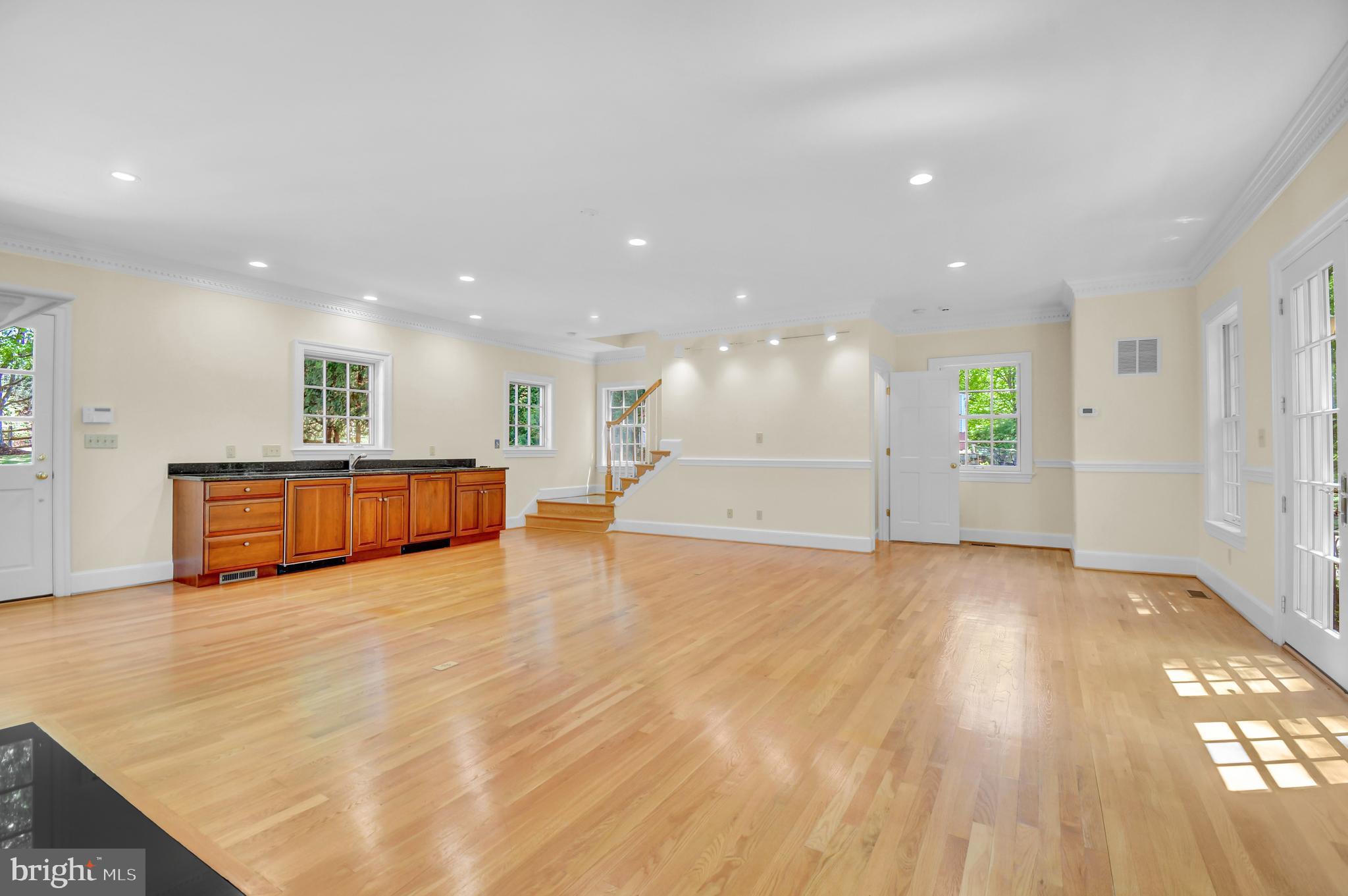 POTOMAC MANOR - Residential