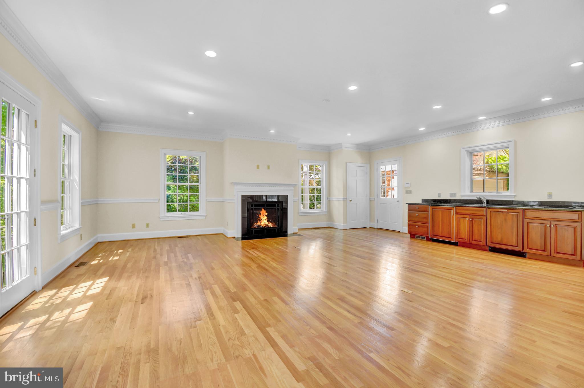 POTOMAC MANOR - Residential