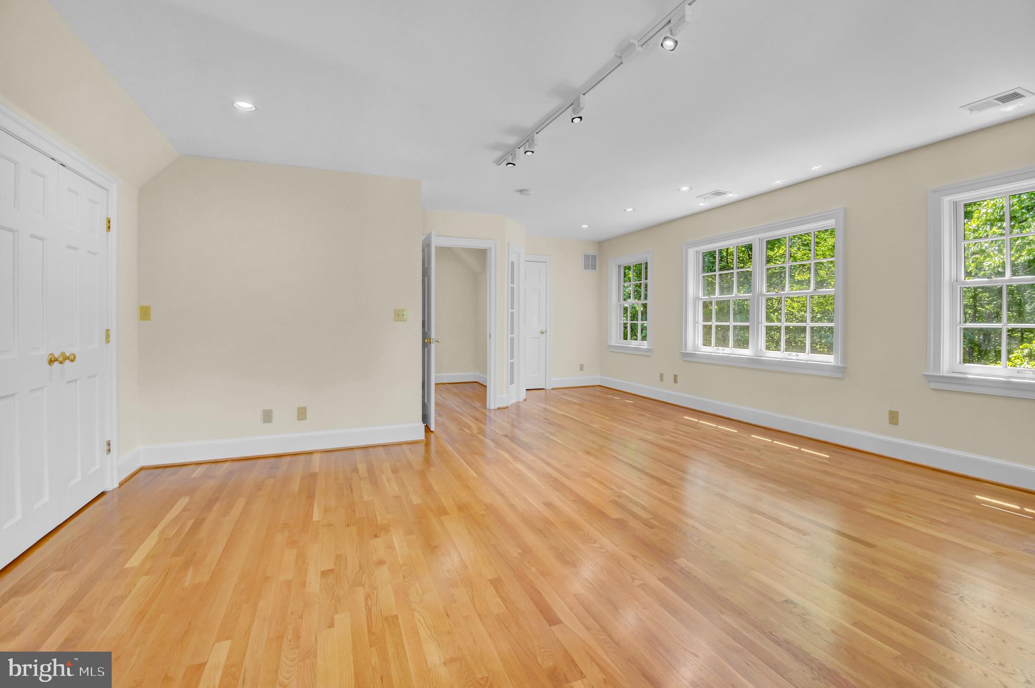 POTOMAC MANOR - Residential