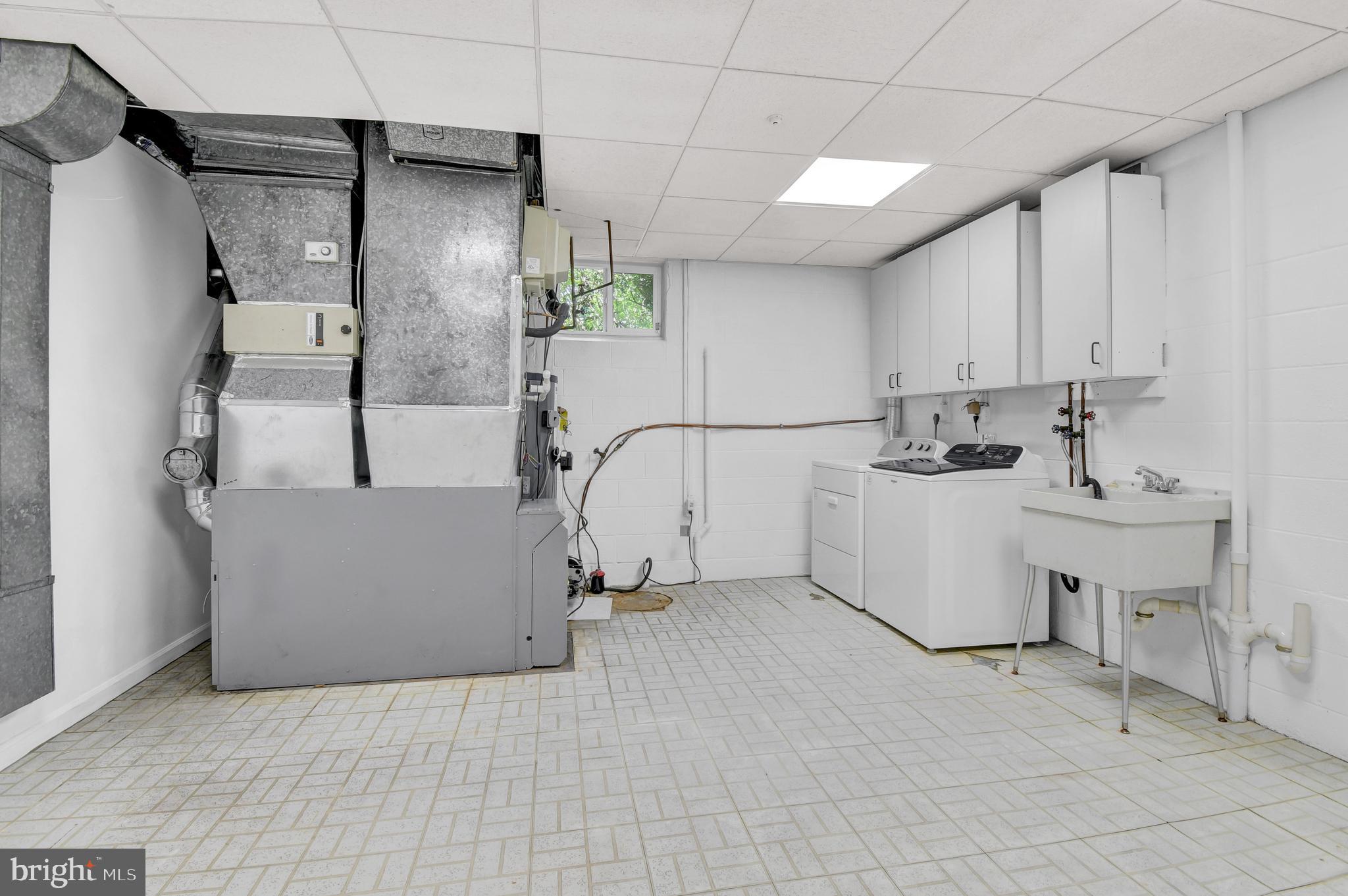 POTOMAC MANOR - Residential