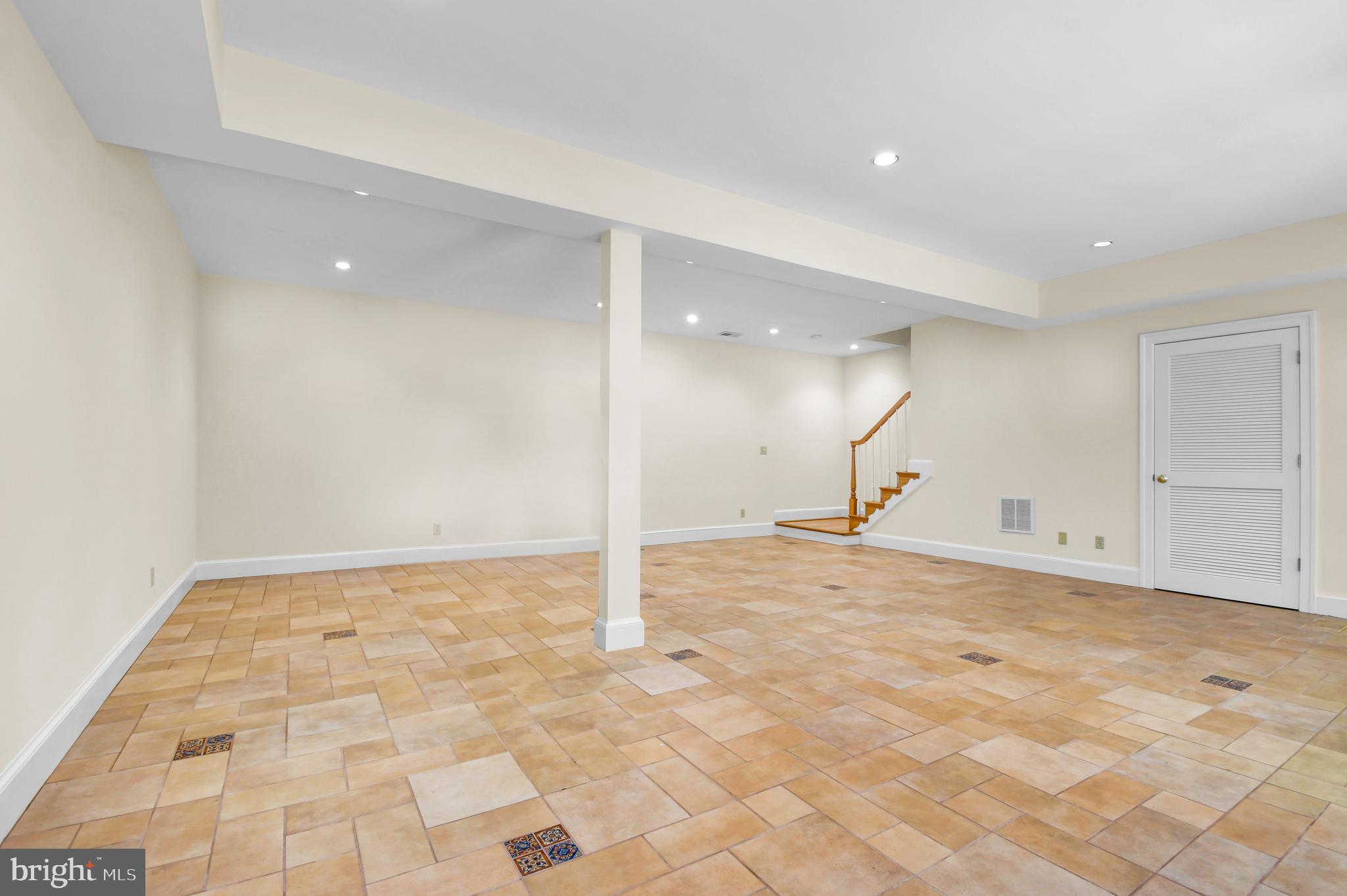 POTOMAC MANOR - Residential