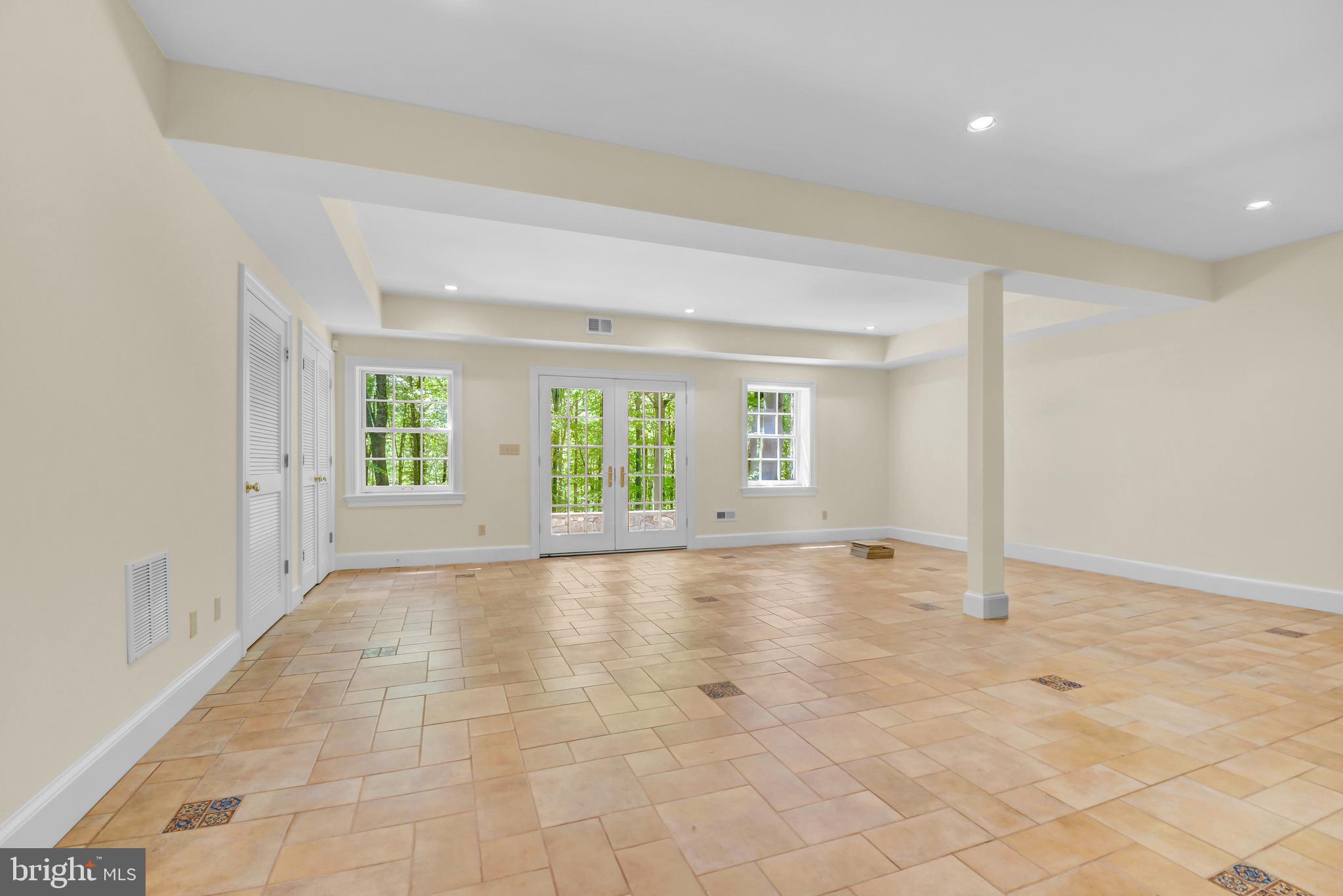 POTOMAC MANOR - Residential