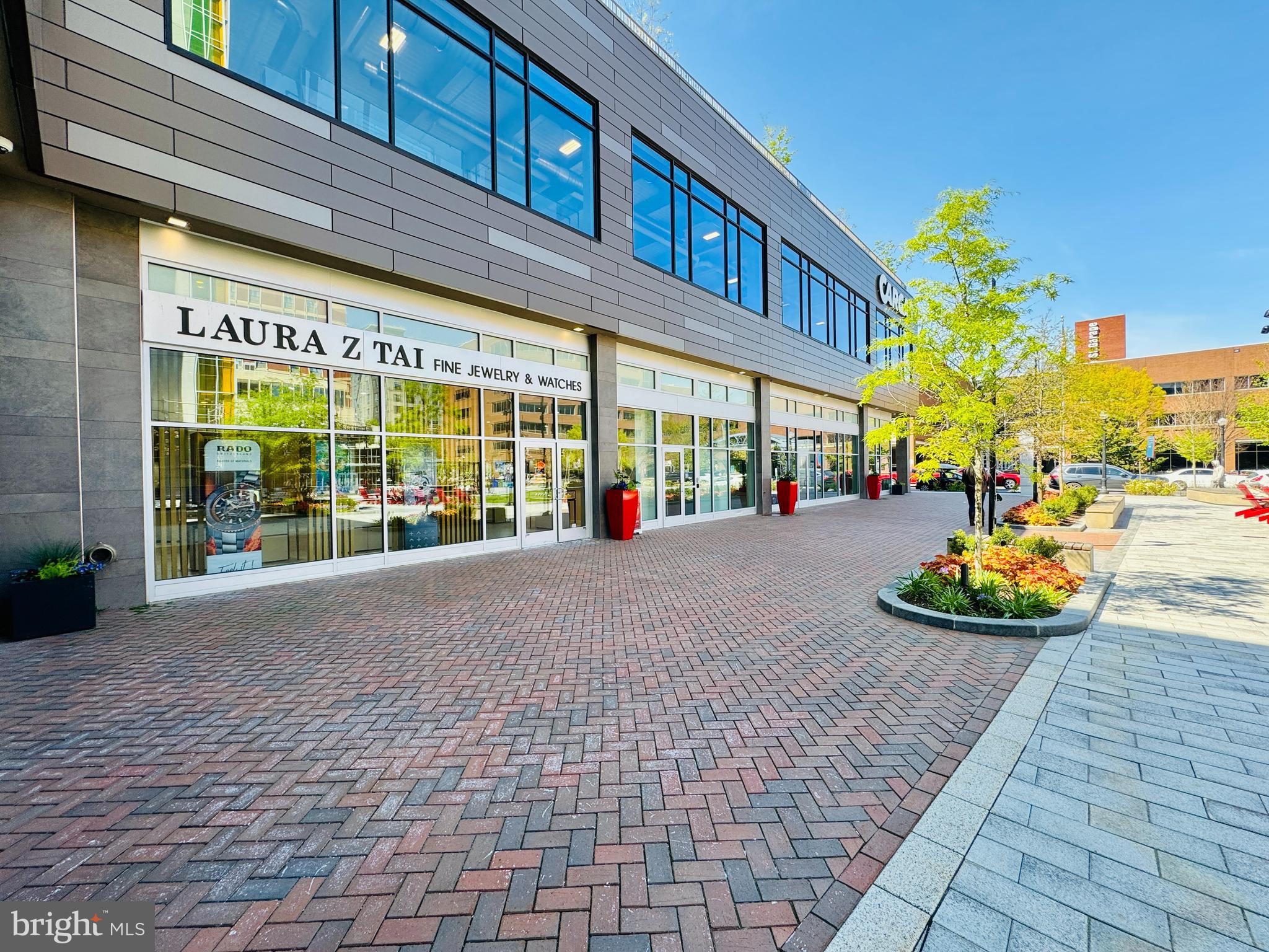 A STUNNING move-in ready space at 101NQ, with storefront facing Ewell Plaza. This space, previously Laura Z Tai Jewelry, features beautiful built-in display cases throughout, white tile flooring, large windows across the front of the suite facing Ewell Plaza, kitchenette, storage/private office area. Fantastic visibility to all pedestrians and businesses in Ewell Plaza! Signage above suite and graphics permitted on glass. This space is 4,060+/- sq ft space could be combined with neighboring suite for a total of 5,465+/- sq ft (see brochure).
New parking garage makes this a perfect destination for City and Suburb dwellers alike! 101NQ is just one block from Penn Square and the Convention Center, 2 hotels within 1 block, and is located within Lancaster Square where many City events are held annually, which means free marketing to thousands of locals and tourists all year long! Courtyard Tenants are truly in the center of any event, with your doors opening right into the excitement! Events are the perfect time to utilize your outdoor seating. Neighboring businesses include: Starbucks, Blossom Med Spa, Timeless Jewelry & Piercing, Prism Boutique, Neilly's Pantry & Beyond, Cargas Systems, LNP, DIYO Restaurant & more. See brochure for floor plan and pricing information under "documents".