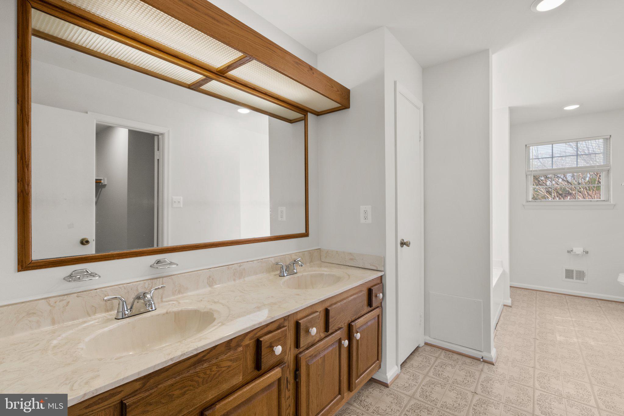 FOX RUN ESTATES - Residential