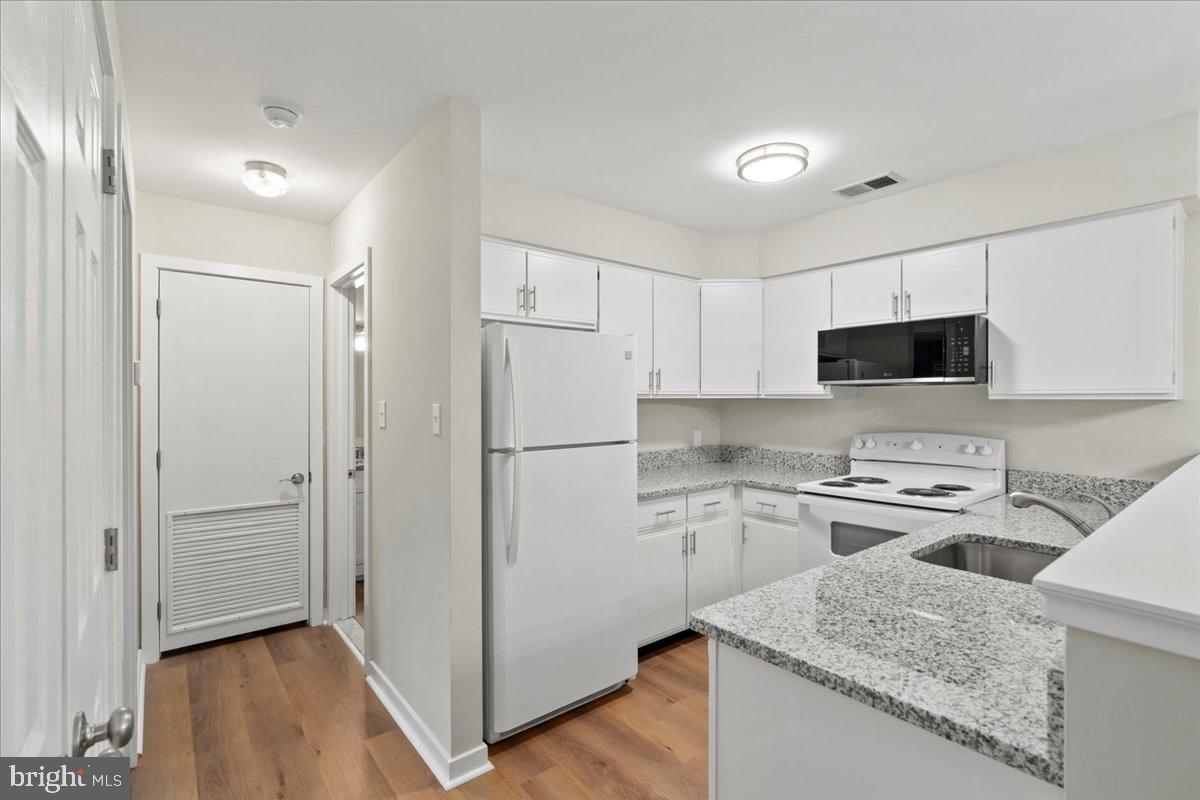 000 - Residential Lease