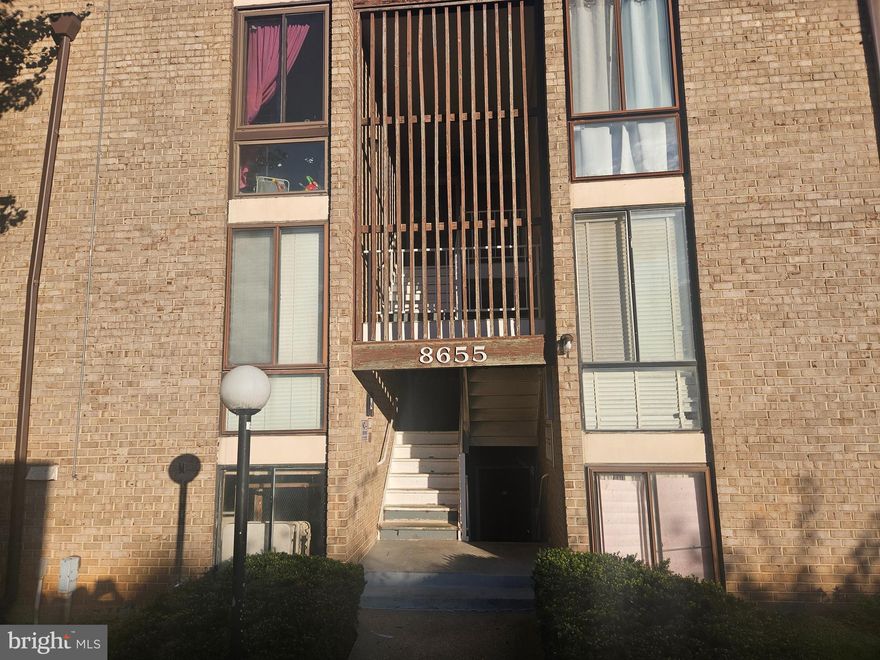 One bedroom one bath condominium located in the  Chelsea woods condominium Community.
Well maintained by owner.
Some cosmetic work will be done and may affect the price.